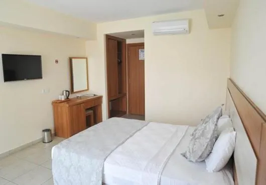 Budget Double Room in Montebello Deluxe Hotel