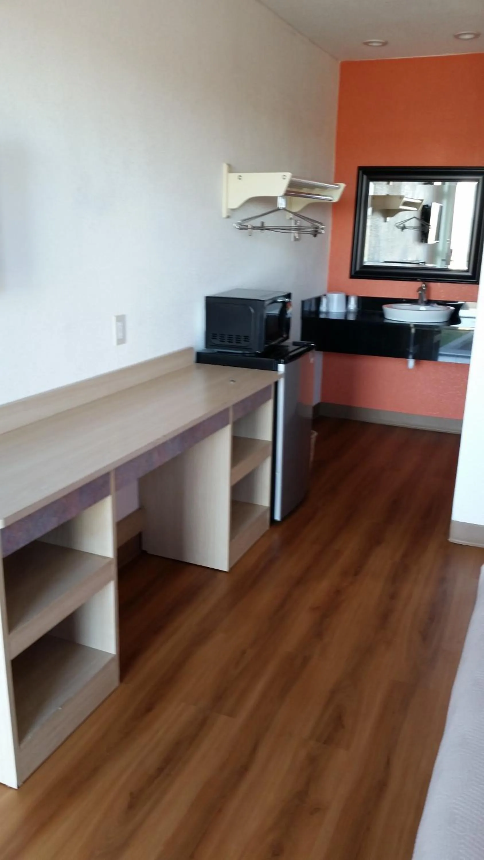 Decorative detail in Motel 6 Lost Hills / Buttonwillow Racetrack