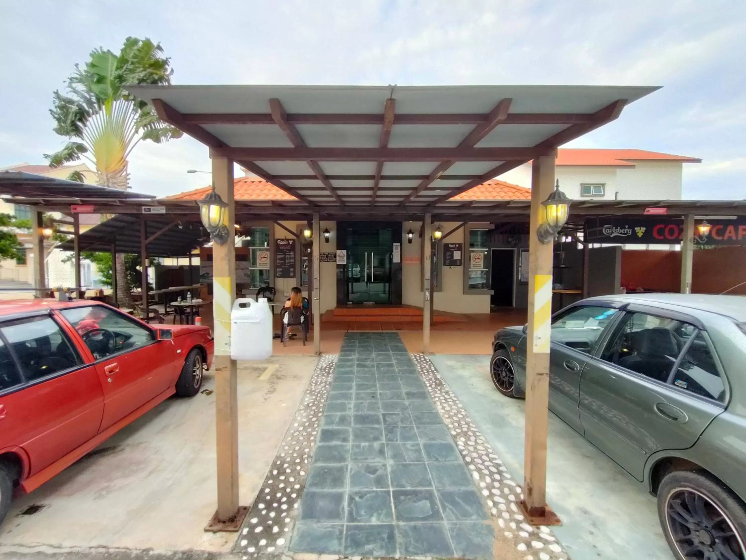 Facade/entrance in Cozzy Motel Malacca