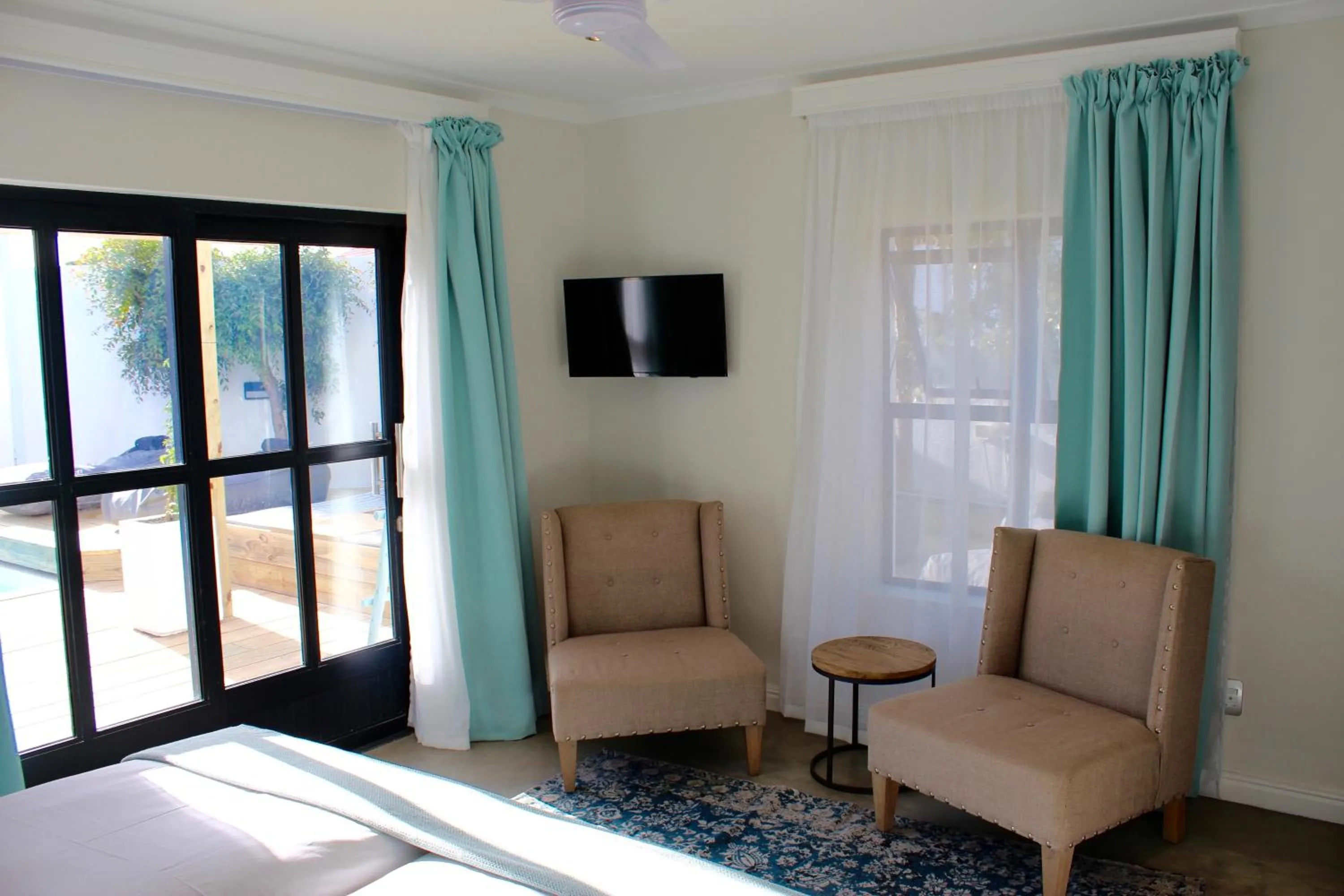 Photo of the whole room, Bed in Whale Rock Luxury Lodge