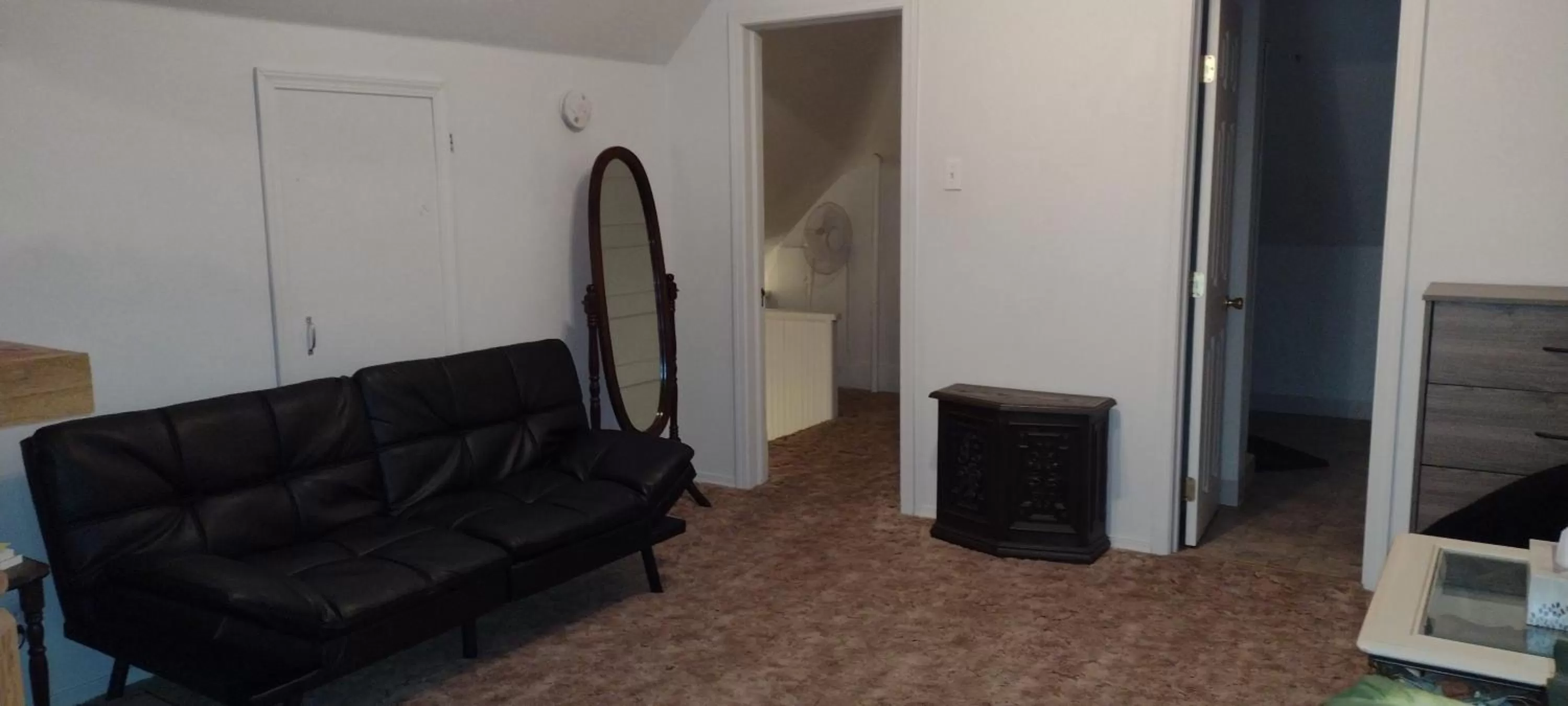 Bedroom in Quiet upstairs studio close to town 420 friendly