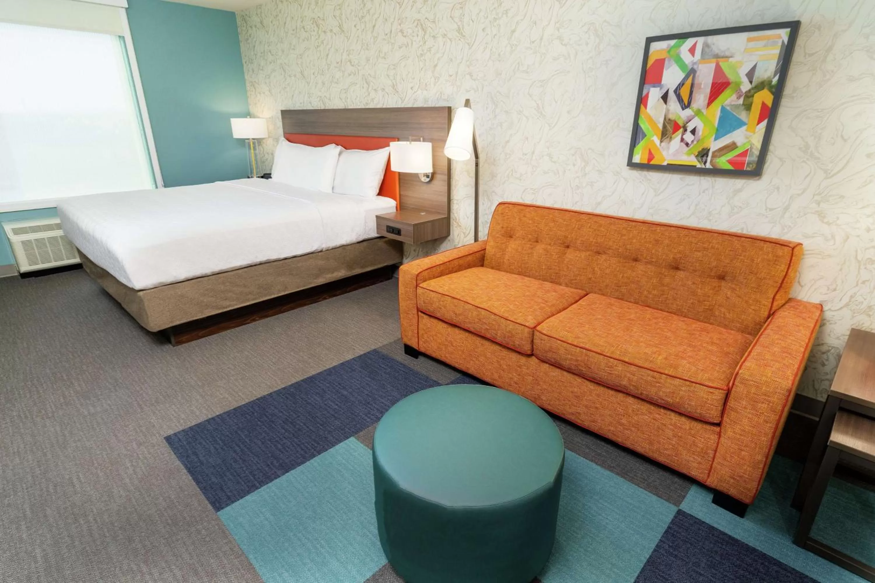 Living room, Bed in Home2 Suites By Hilton Roseville Sacramento