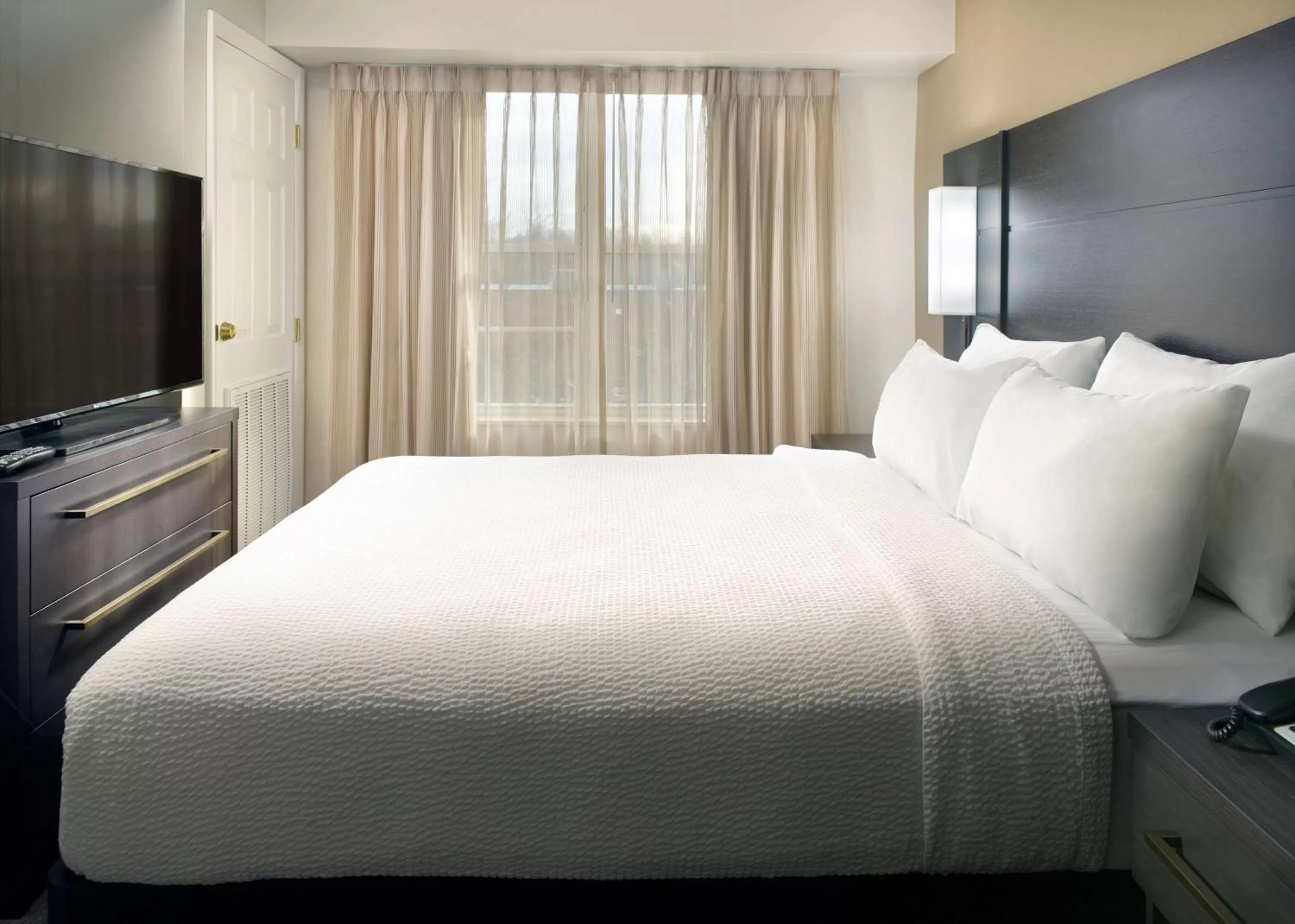 Bed in Sonesta ES Suites Raleigh Durham Airport Morrisville