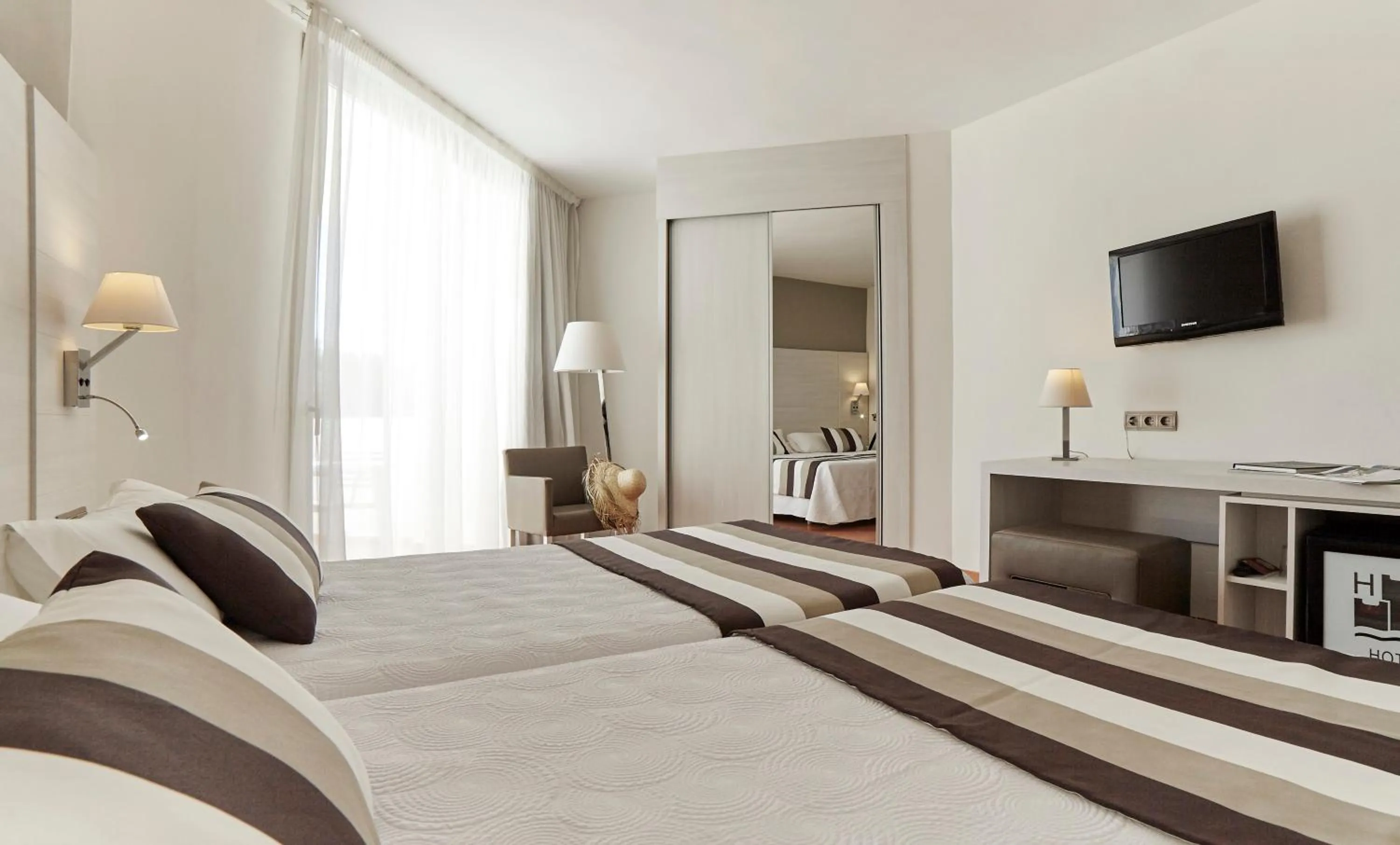 Photo of the whole room, Bed in Hotel Tres Torres