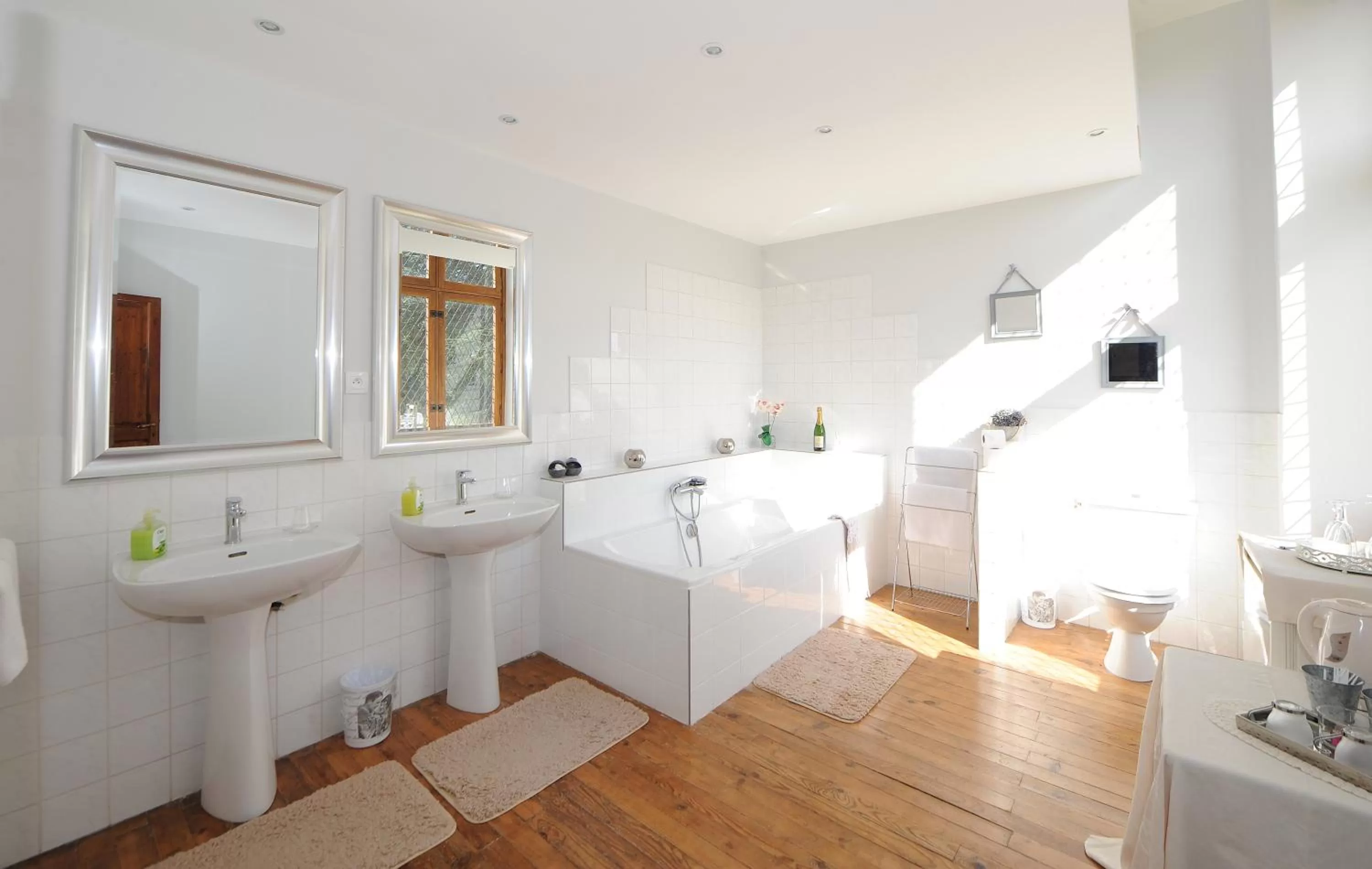 Bathroom in Chateau de Jallanges - Les Collectionneurs