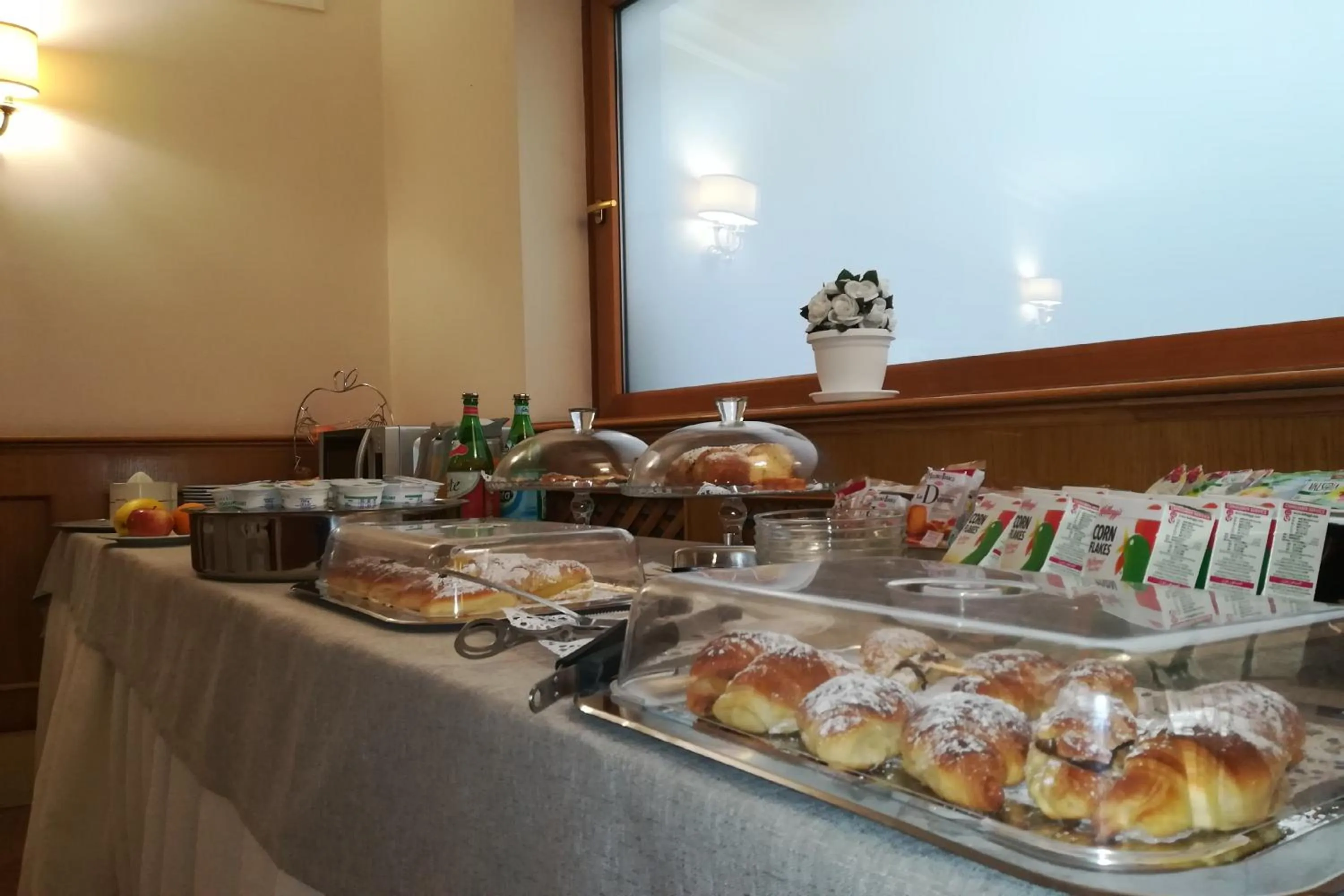 Breakfast in Hotel Leopardi