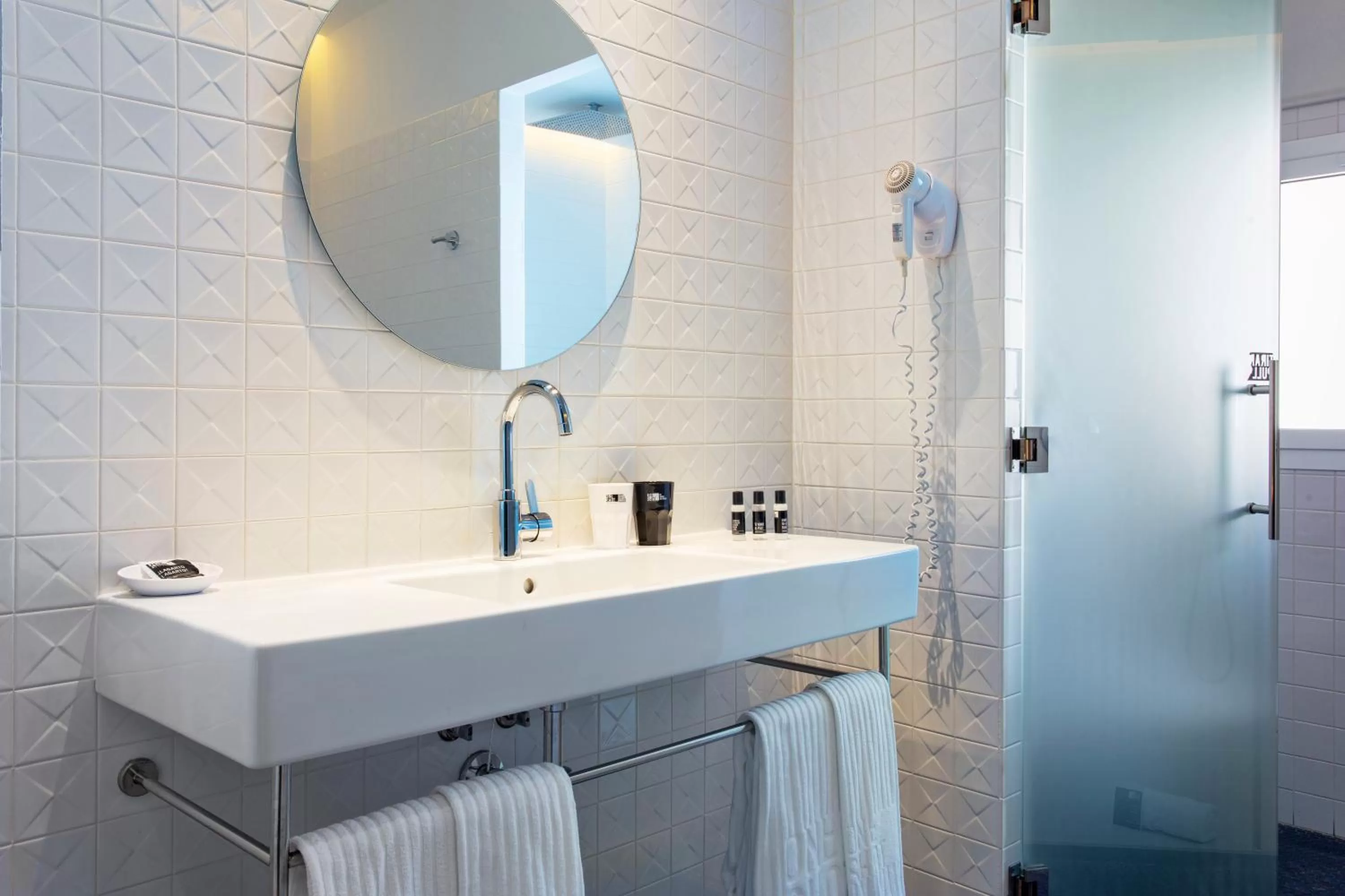 Shower in One Shot Prado