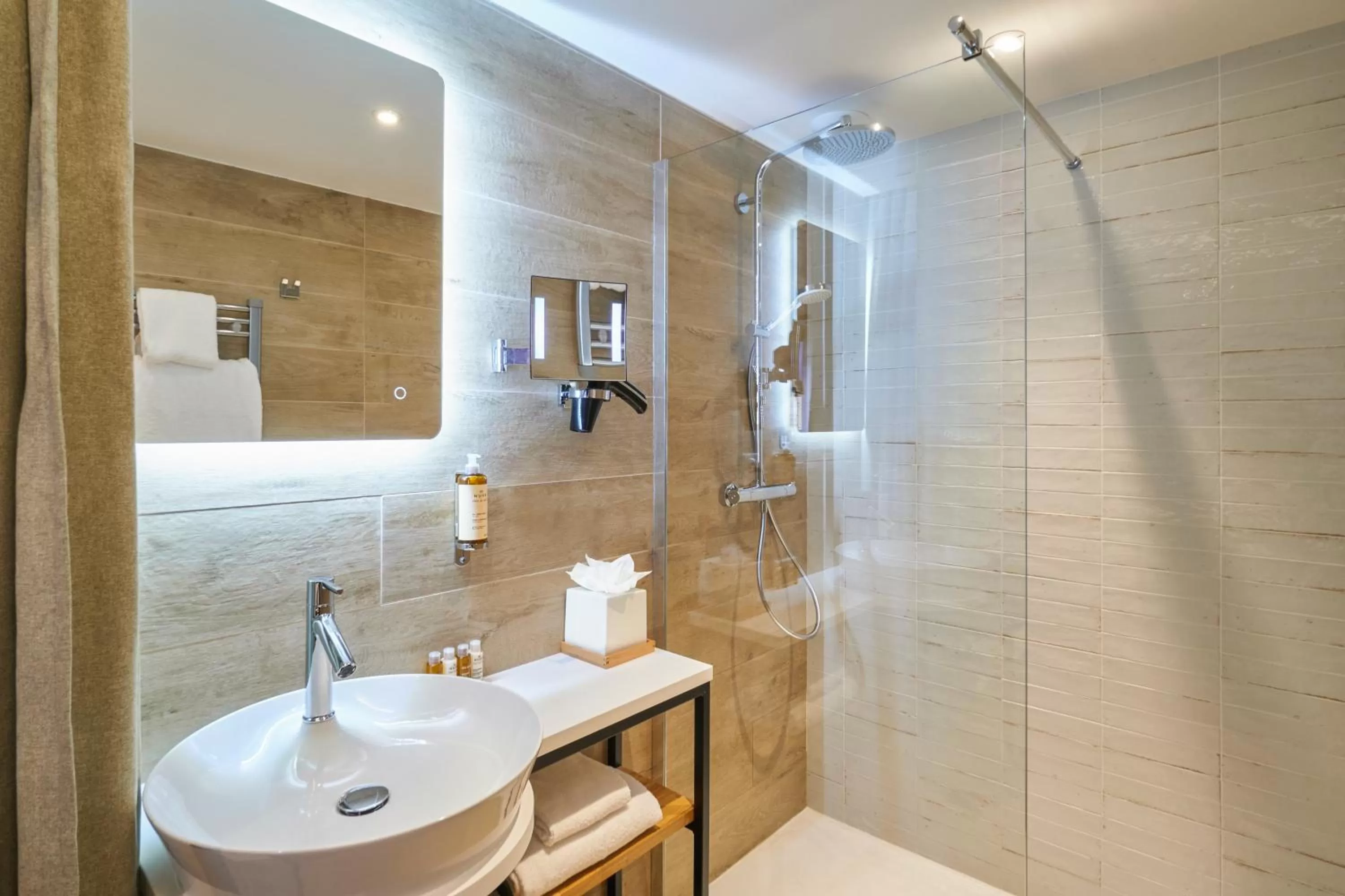 Bathroom in Mercure Avignon TGV Hotel & Spa