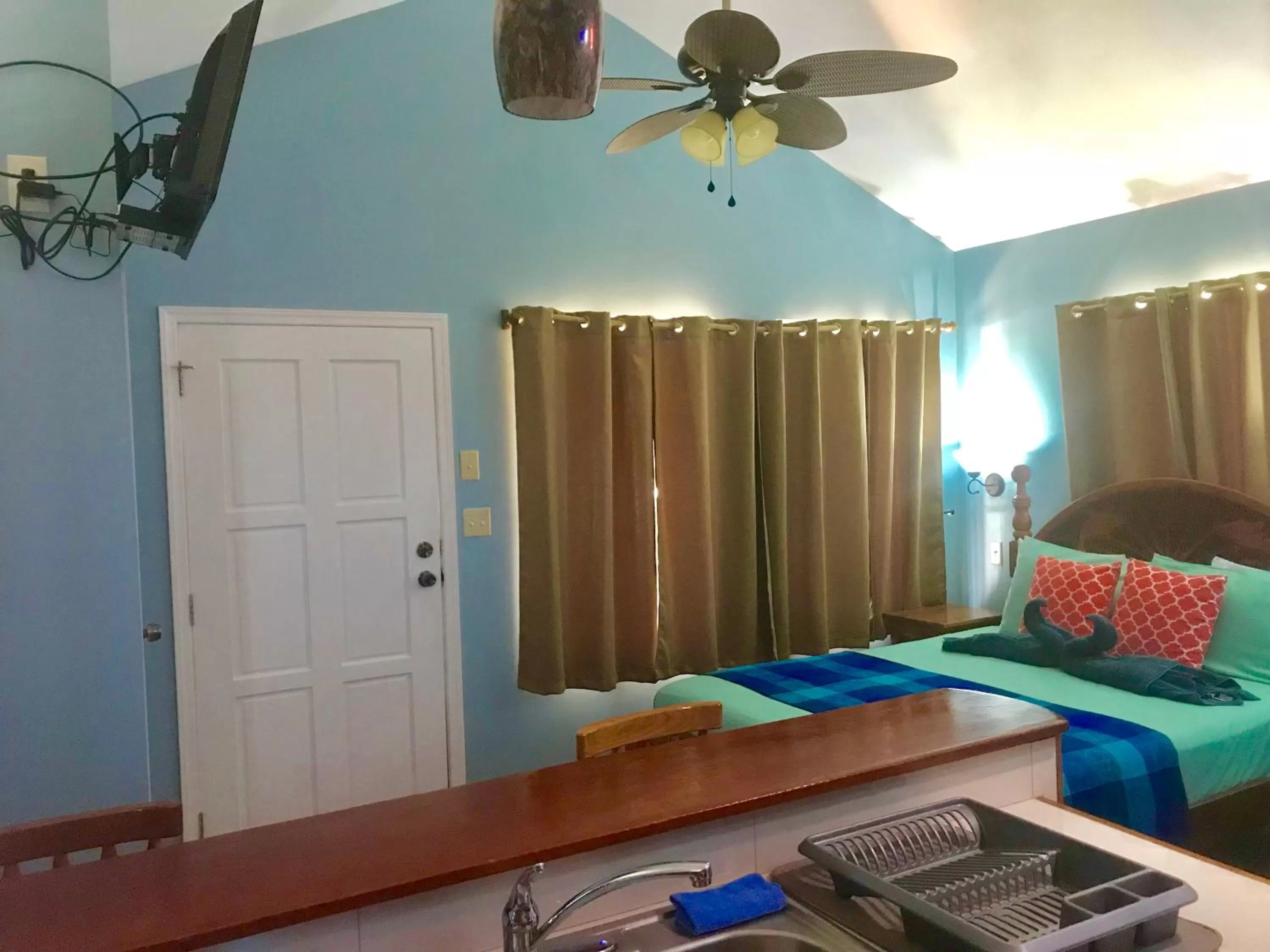 Tilt-Ta-Dock Resort Belize