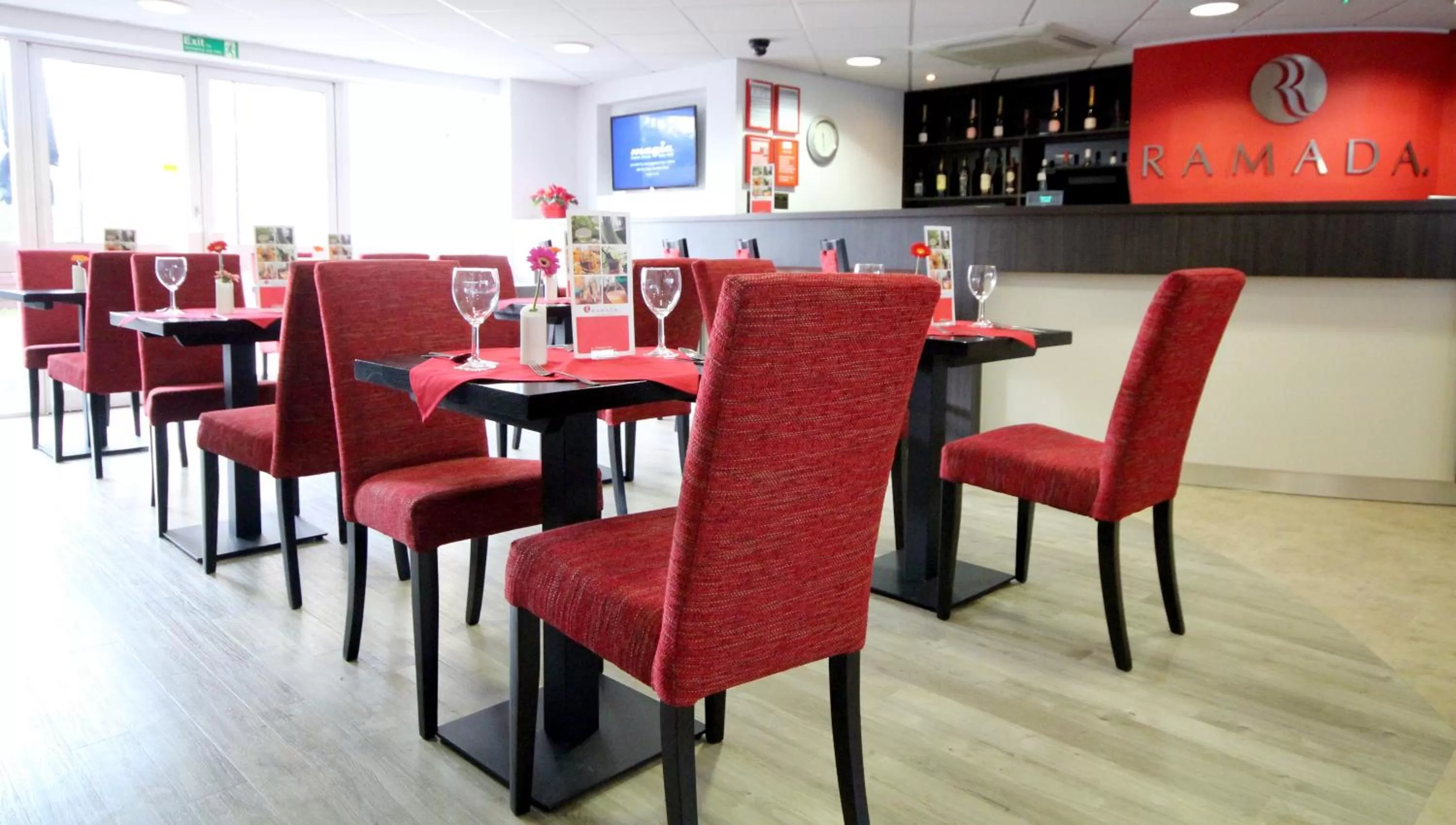 Lounge or bar in Ramada London Stansted Airport
