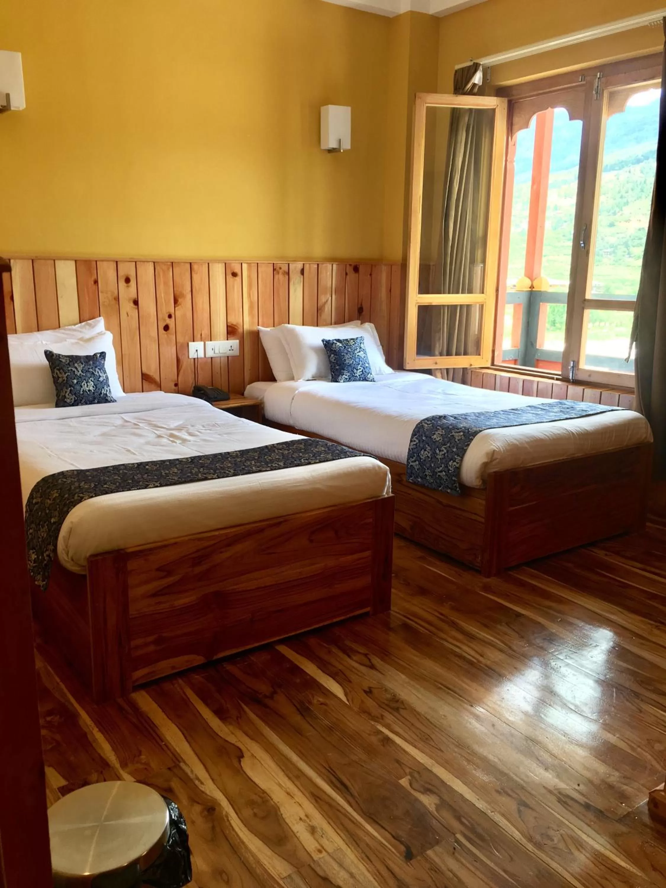 cot, Bed in Hotel Khamsum