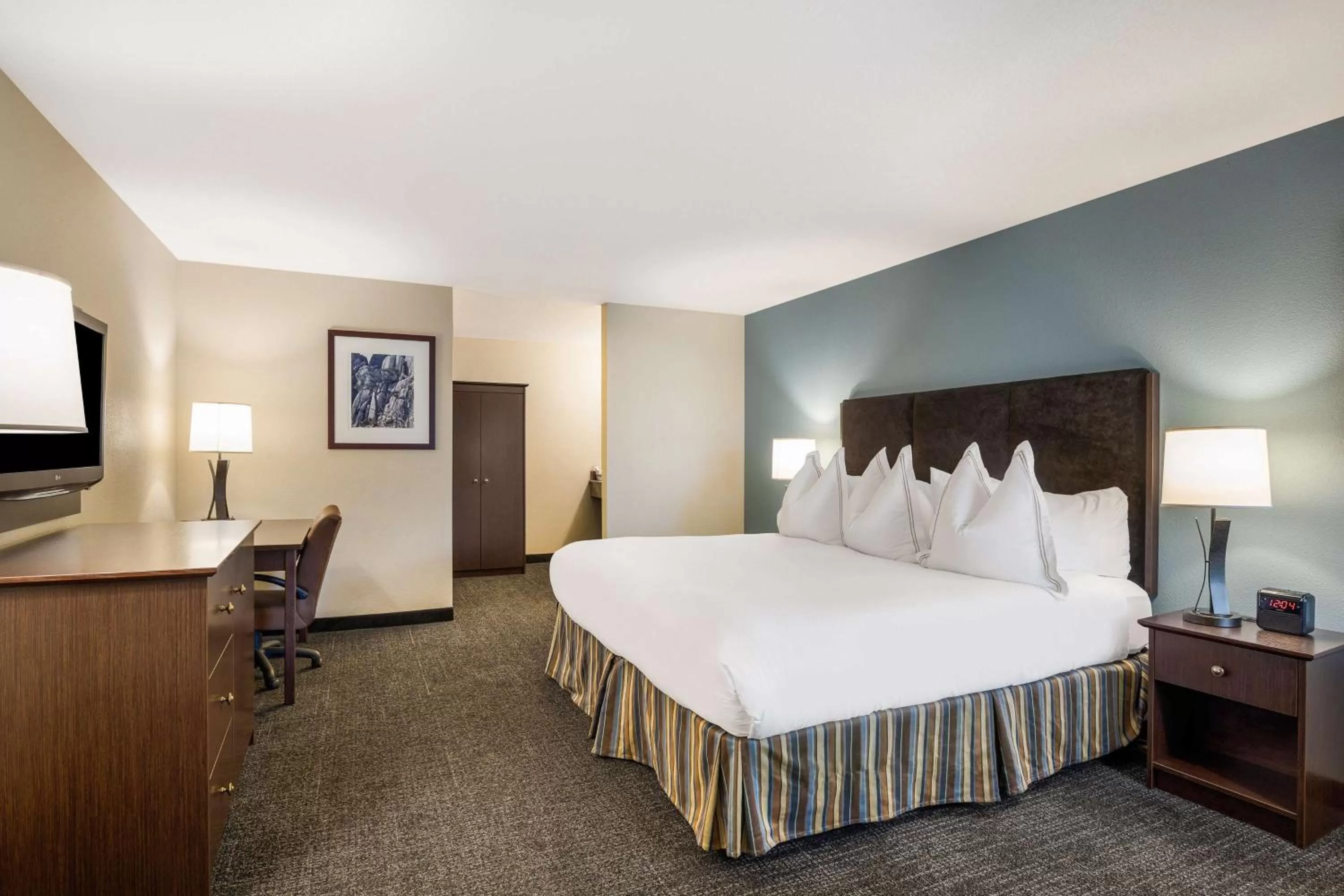 Bedroom, Bed in Best Western Windsor Inn