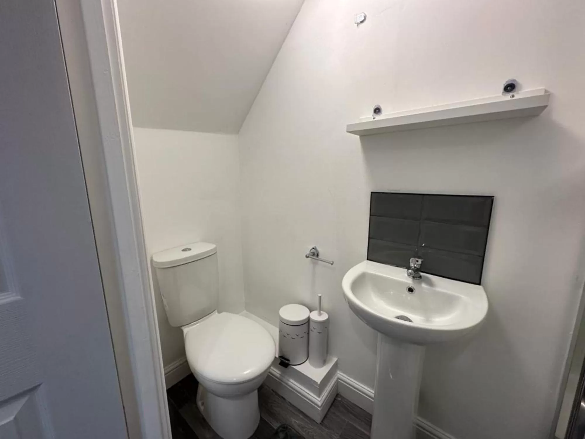 Bathroom in The Fishpond - Premier Nottingham Studios