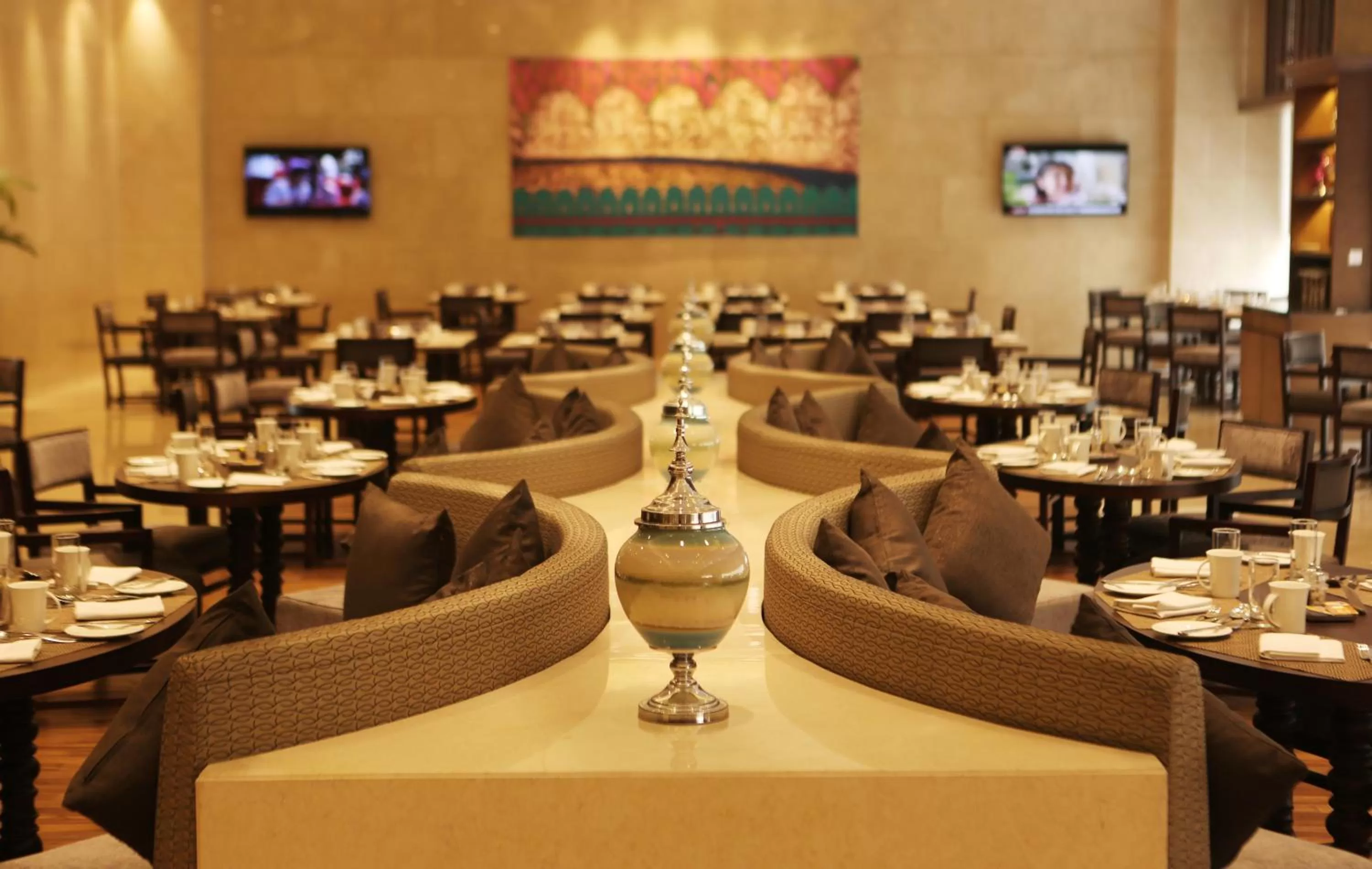 Restaurant/places to eat in Pride Plaza Hotel, Aerocity New Delhi