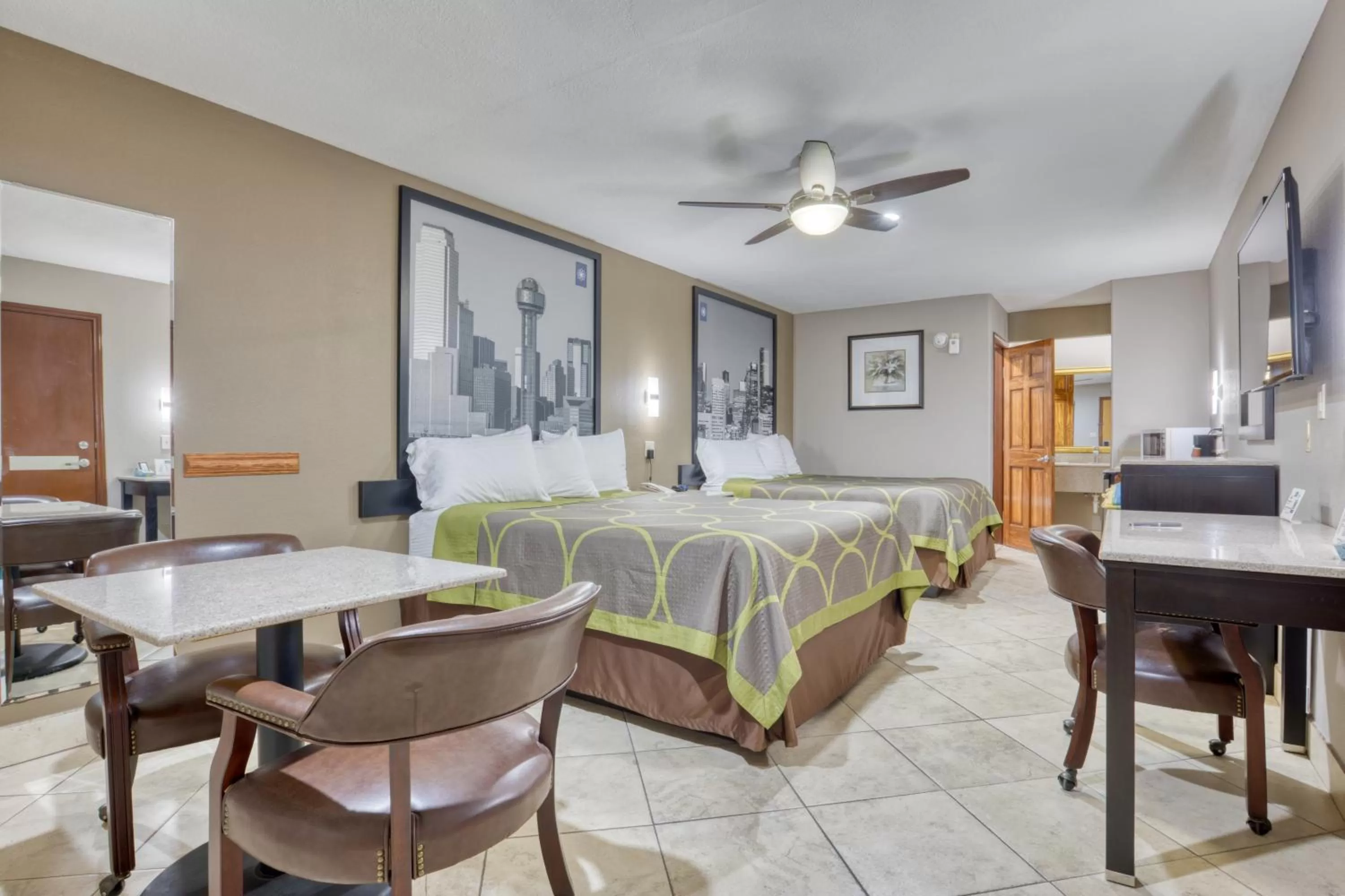 Photo of the whole room in Texas Inn Donna