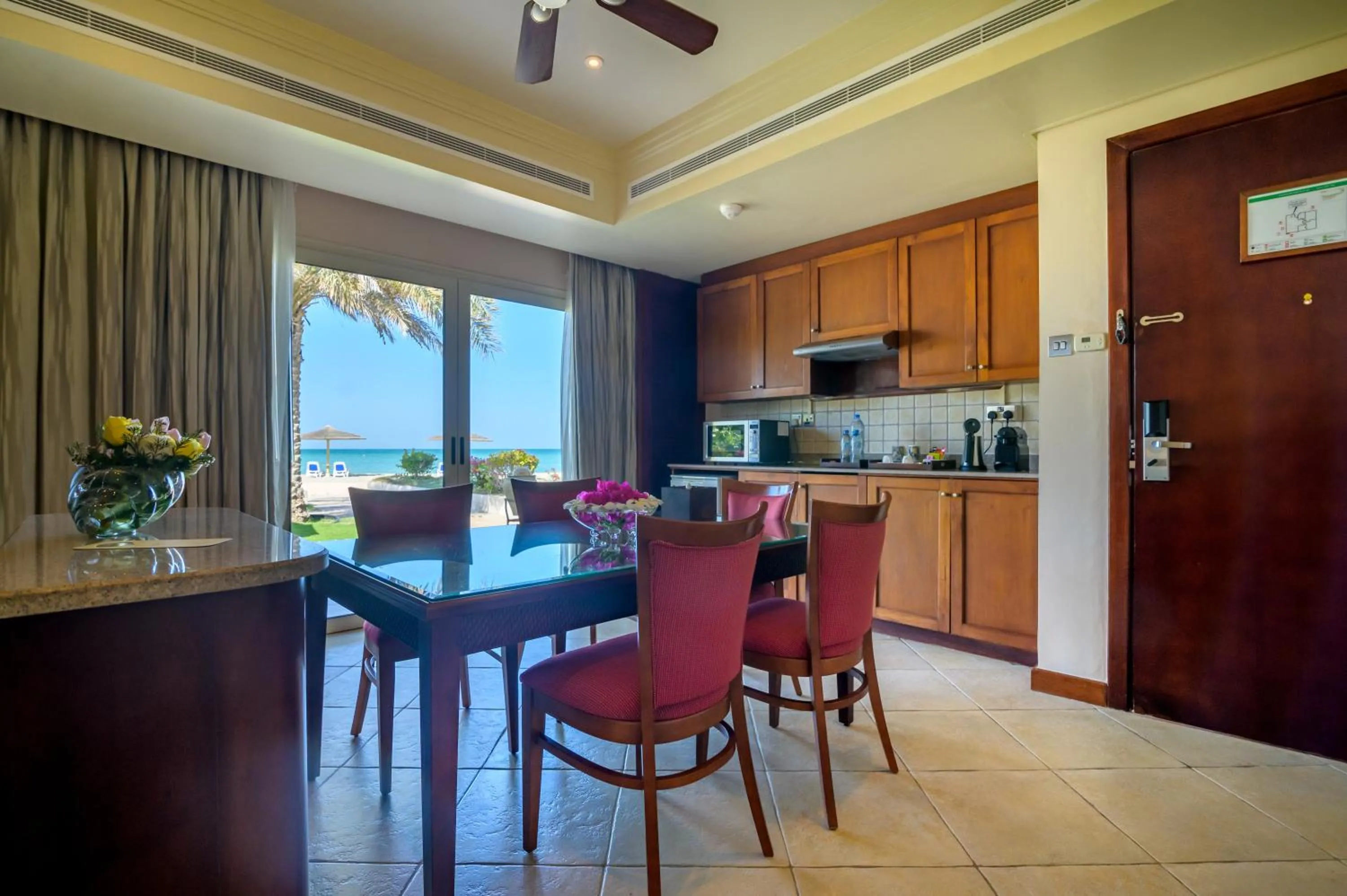 Dinner in Danat Jebel Dhanna Resort