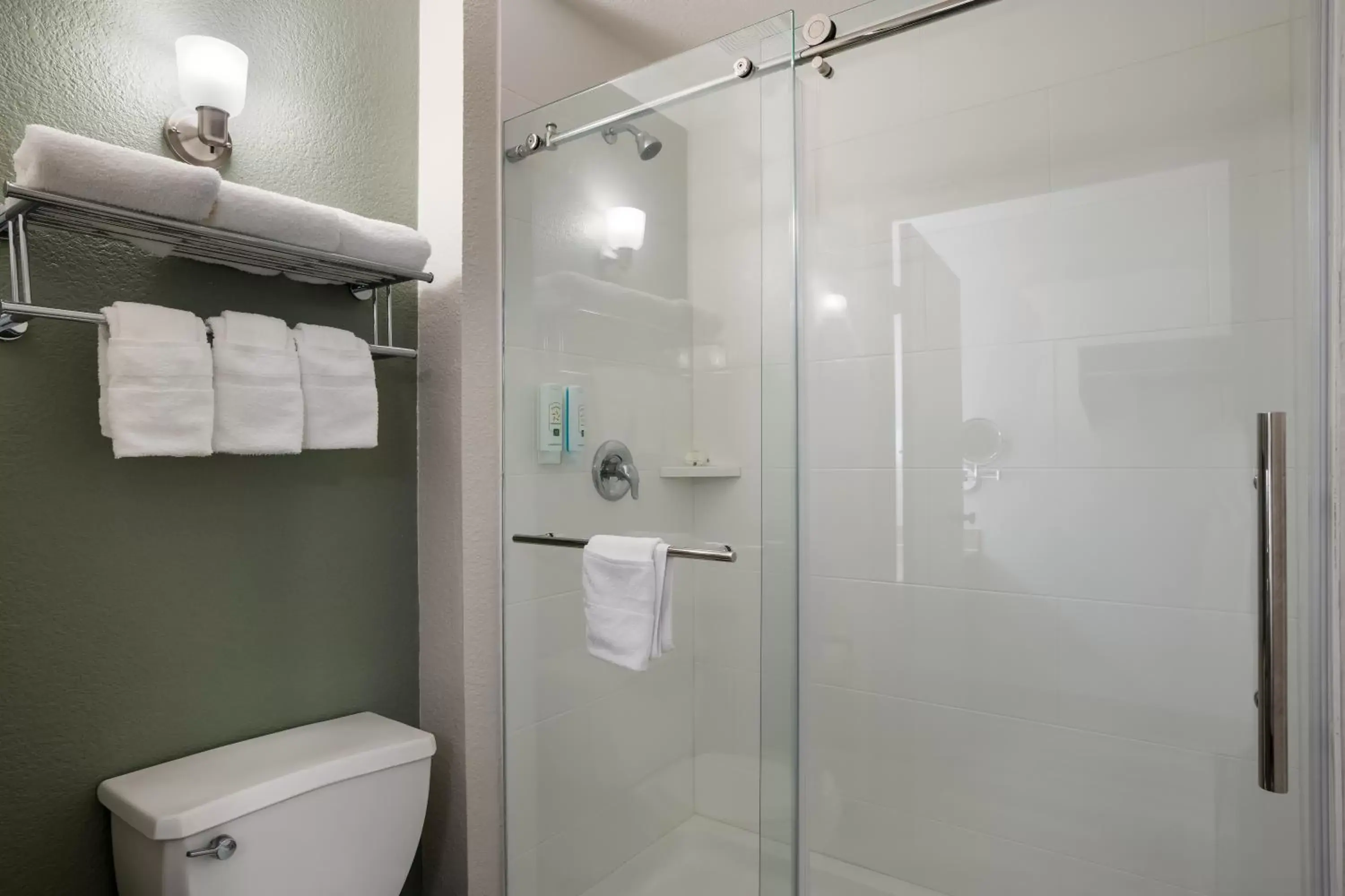 Double Room with Two Double Beds - single occupancy - Non-Smoking in Quality Inn Elk Grove-Sacramento Double Room with Two Double Beds - single occupancy - Non-Smoking in Quality Inn Elk Grove-Sacramento