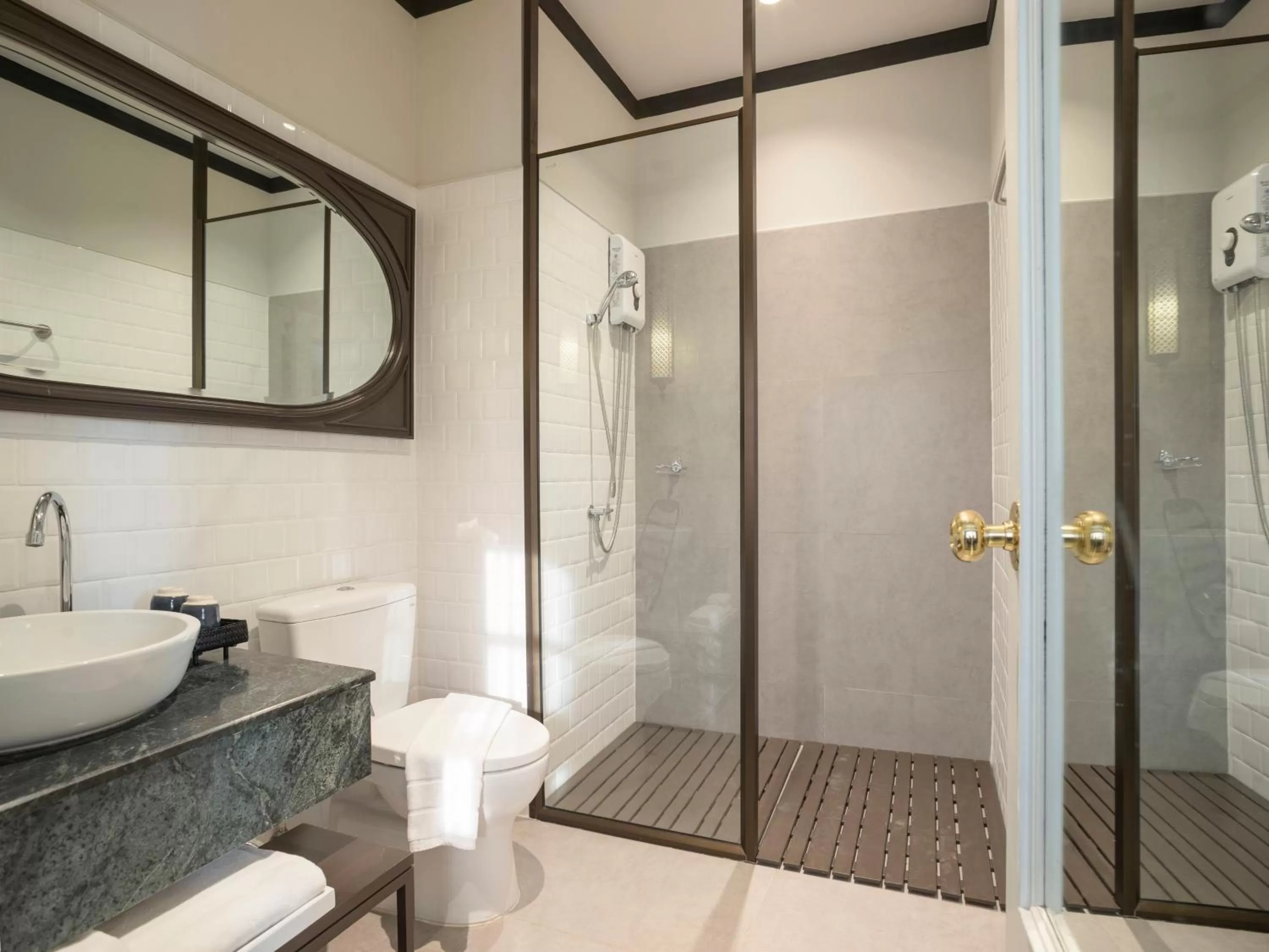 Shower in The Raweekanlaya Bangkok Wellness Cuisine Resort