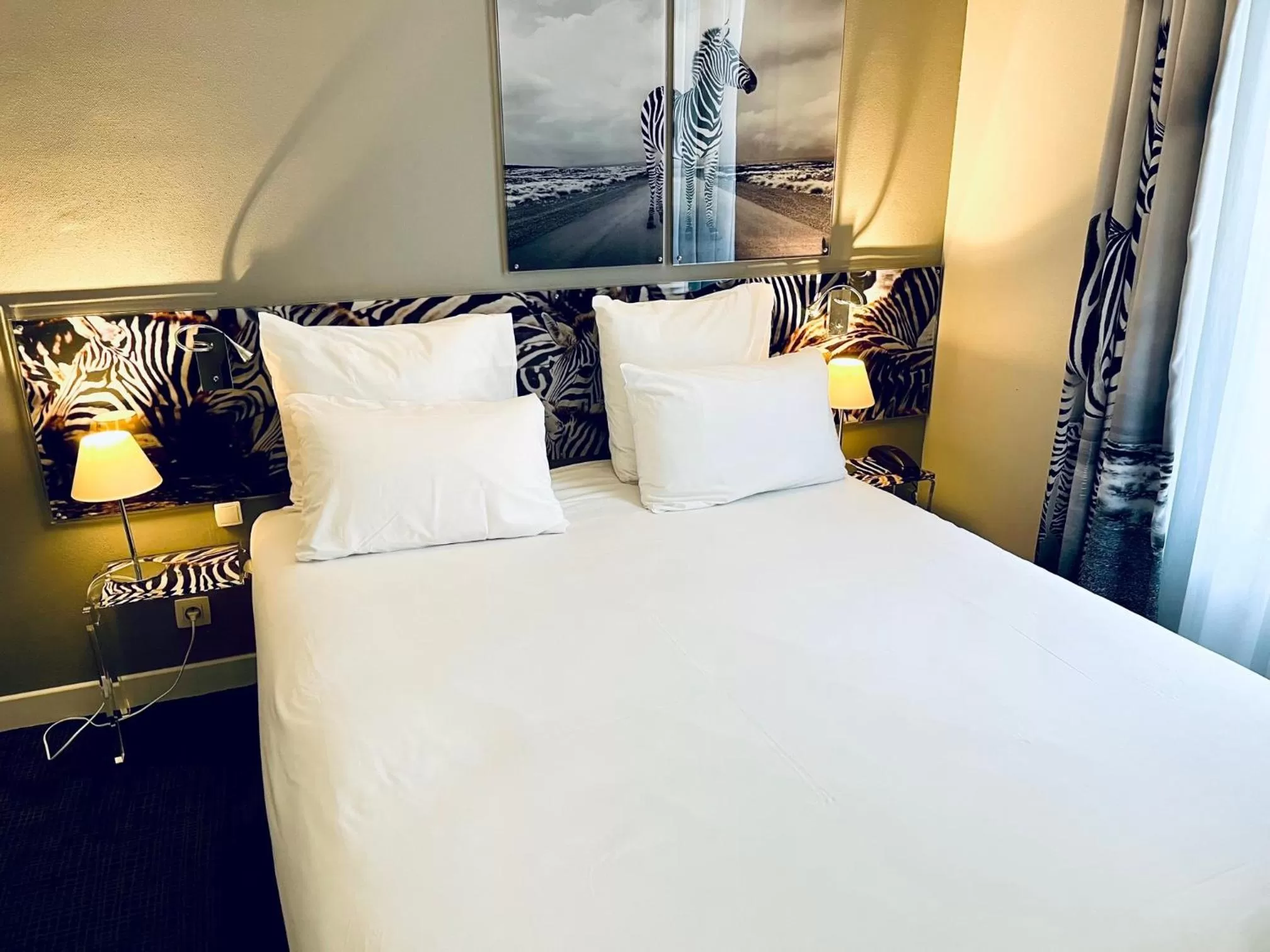 Bed in Hotel Le Cardinal Rueil Centre