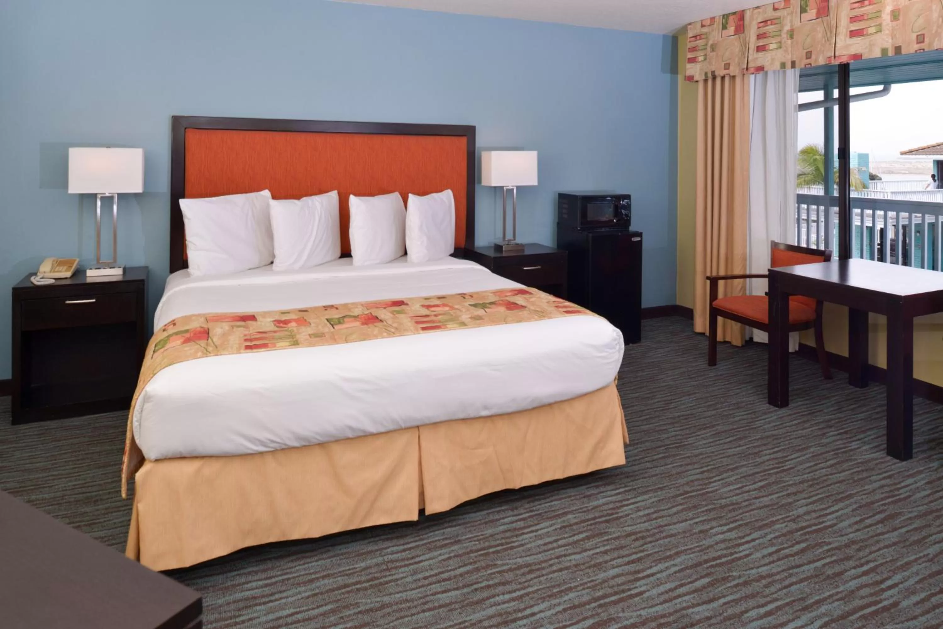 Bed in Bay View Inn - Morro Bay