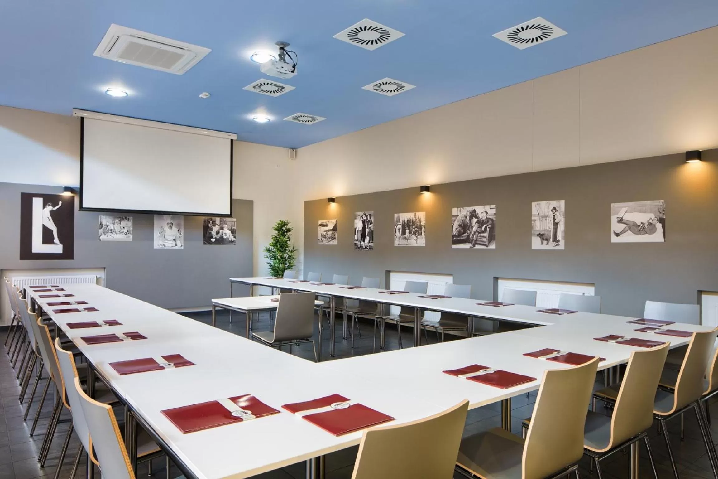 Meeting/conference room in Automobil Hotel