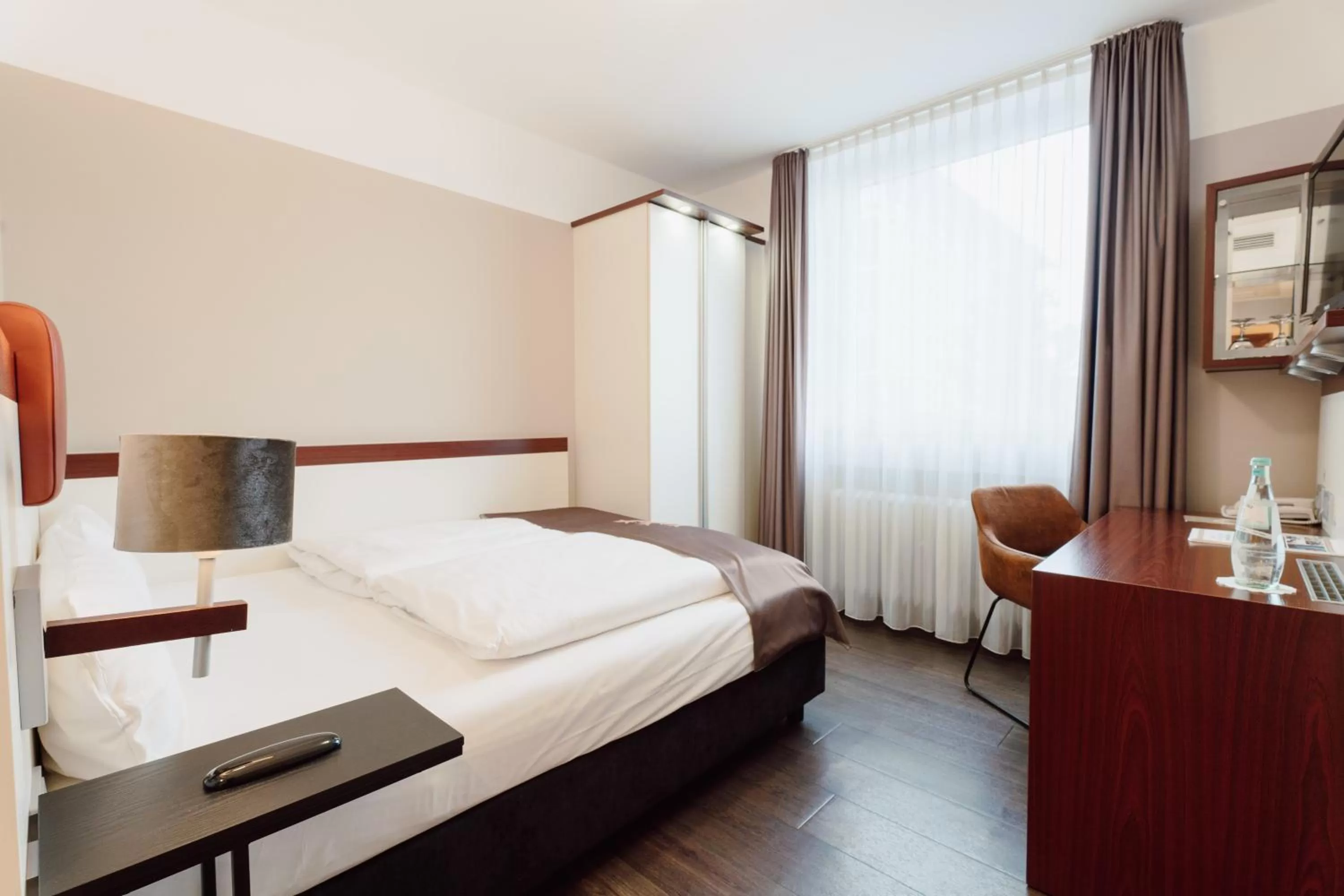 Photo of the whole room, Bed in Hotel Kaiserhof