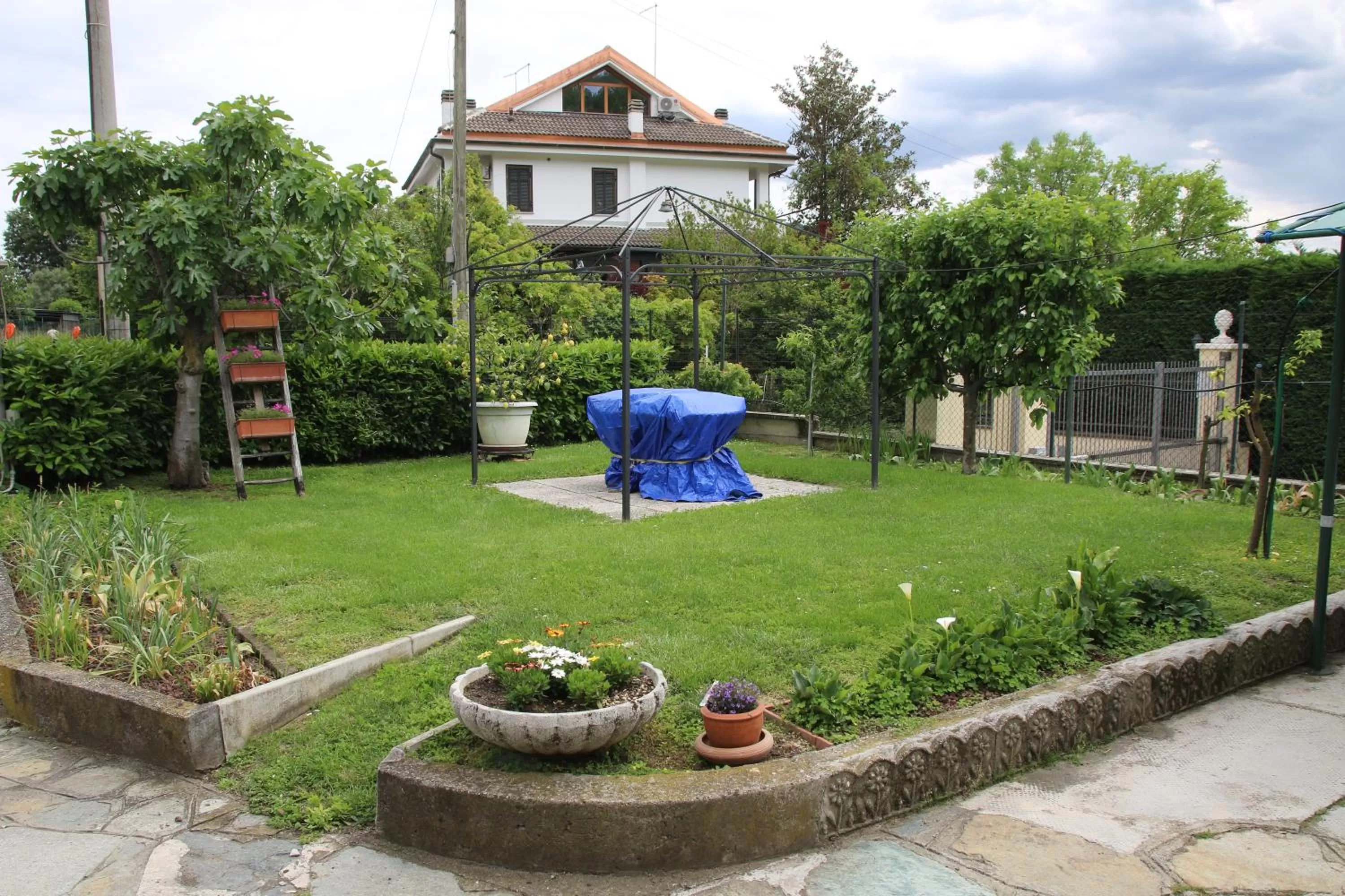 Garden view in Bed And Breakfast Del Lago