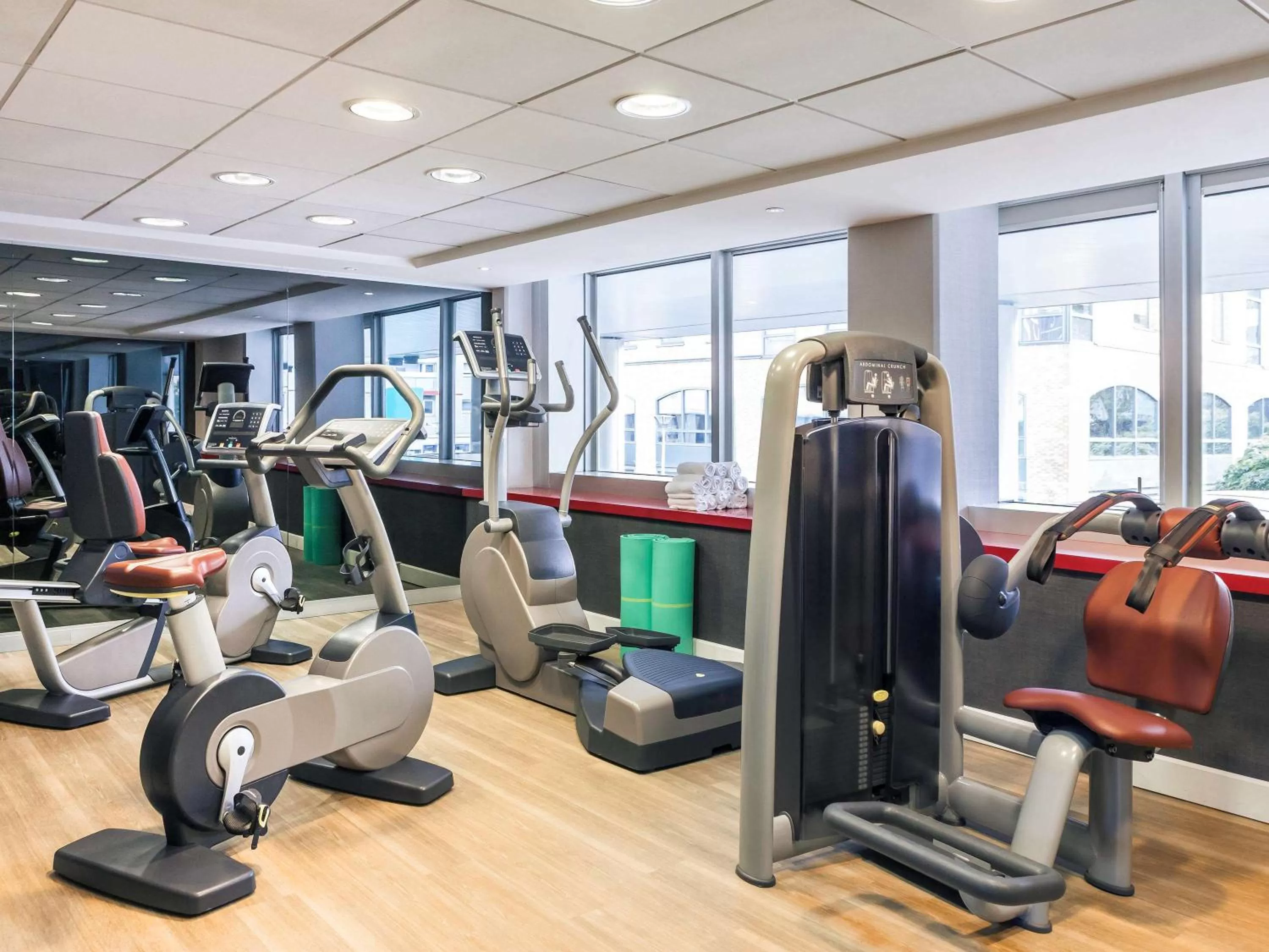 Fitness centre/facilities in Mercure Paris la Défense Grande Arche