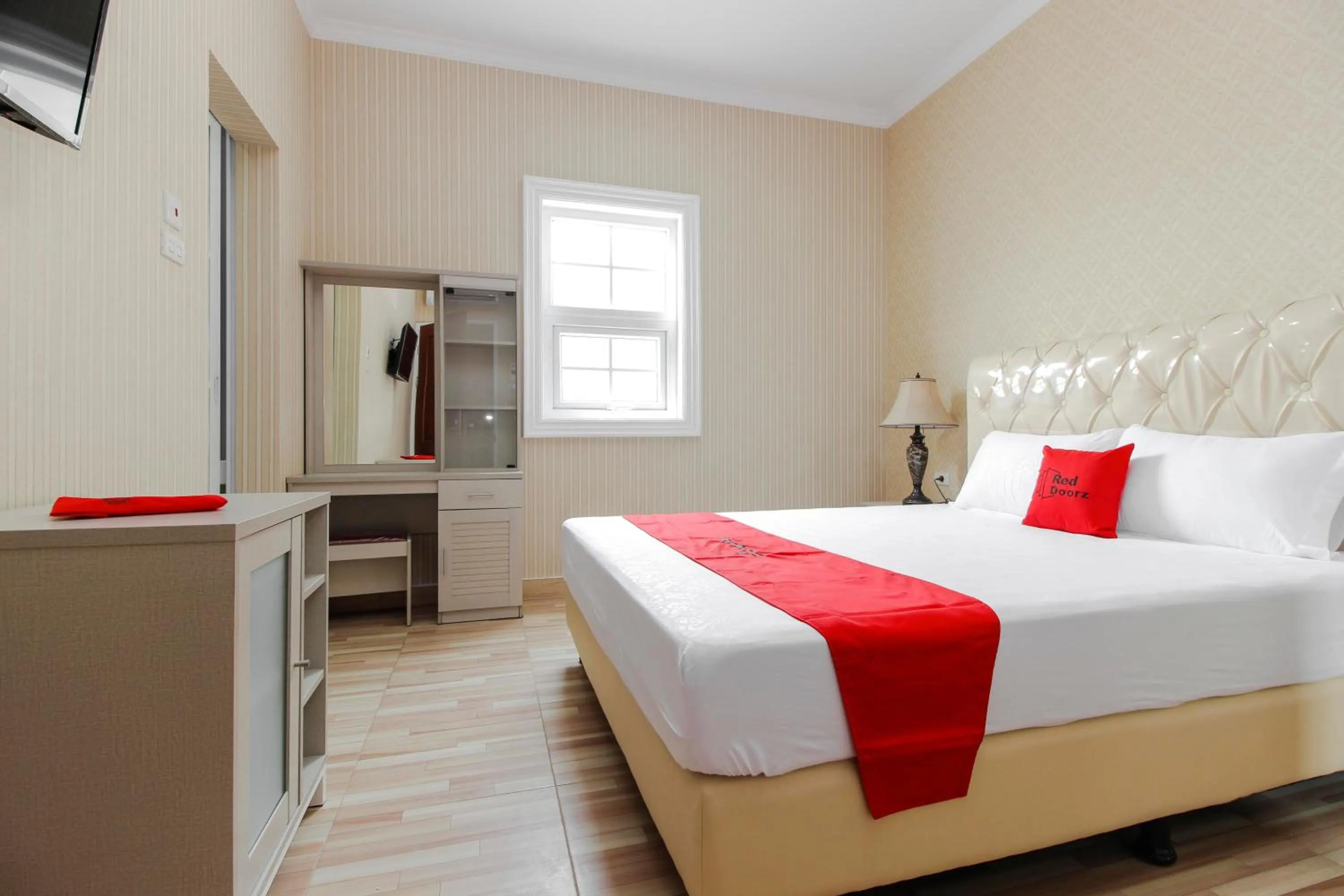 Bedroom, Bed in RedDoorz Plus @ Kwitang 2