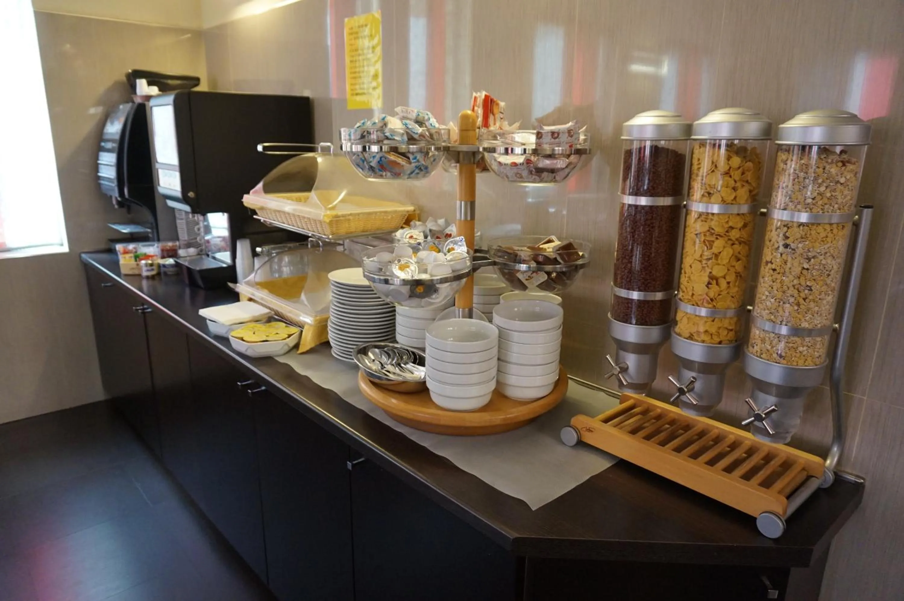 Restaurant/places to eat in Hotel Mariano