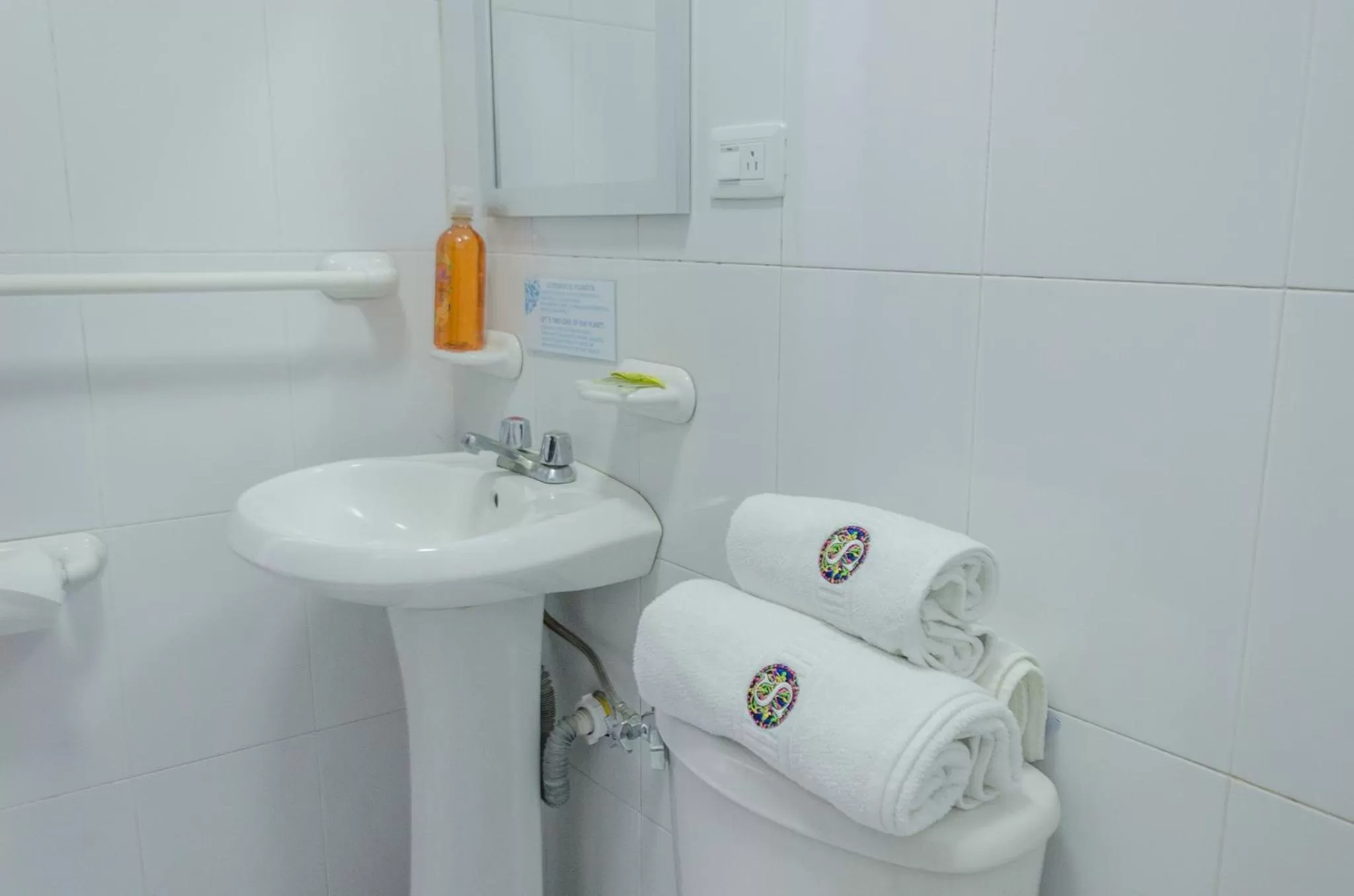 Bathroom in Hotel Shalom