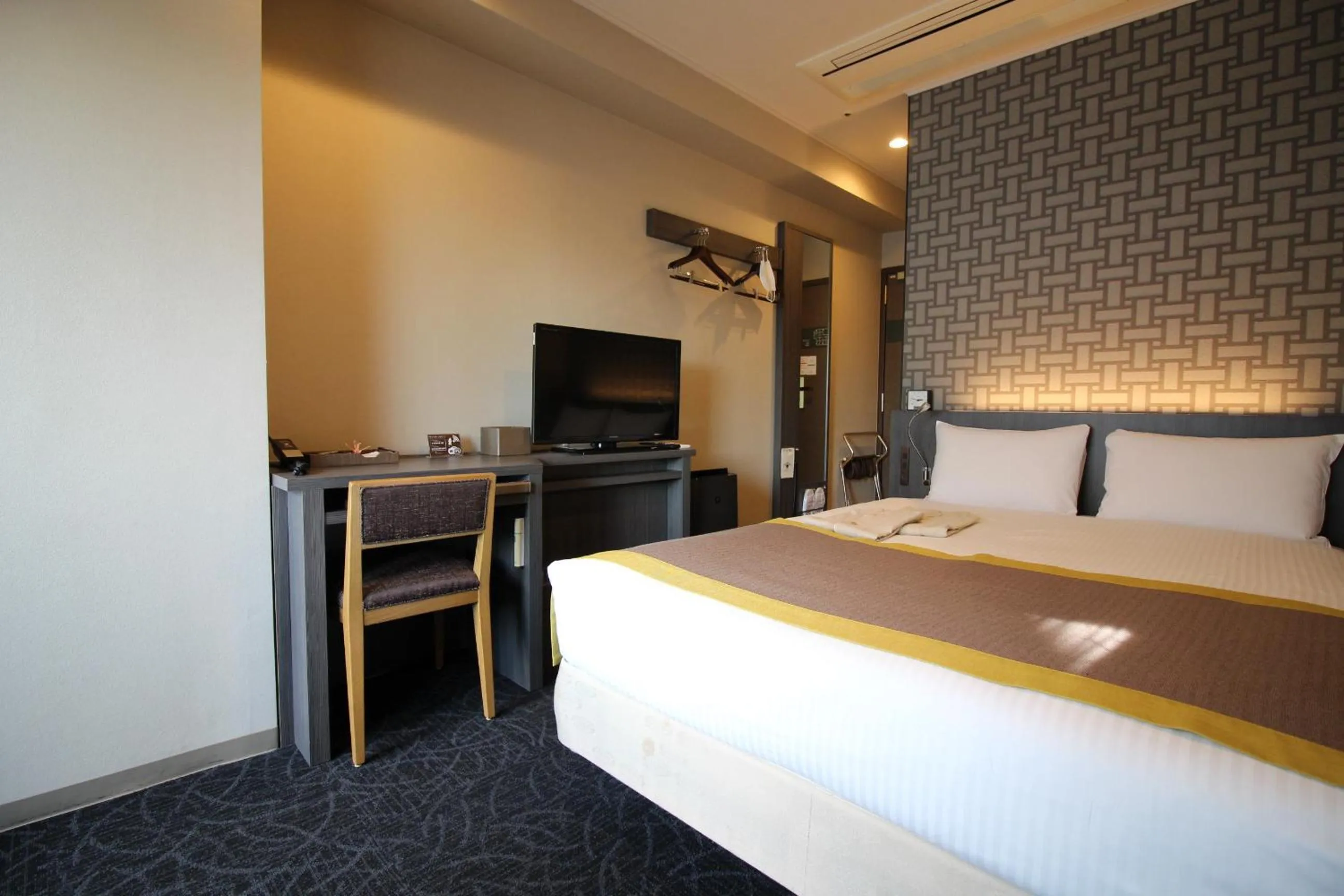 Bed in Almont Inn Tokyo Nihonbashi