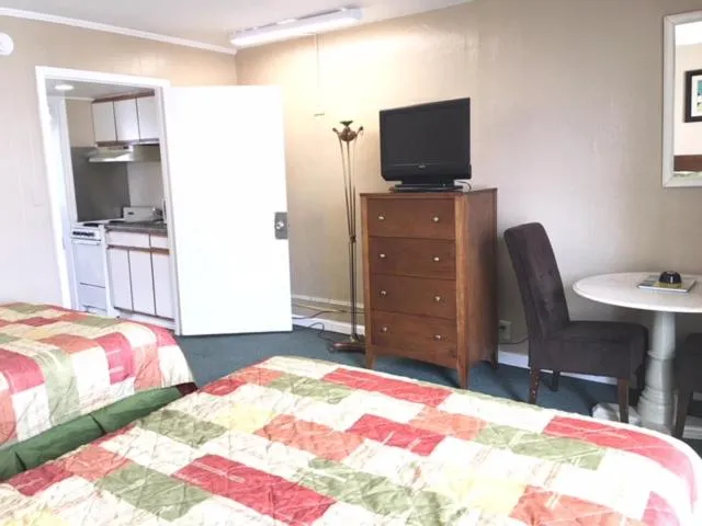 Bed in Polynesian Oceanfront Hotel