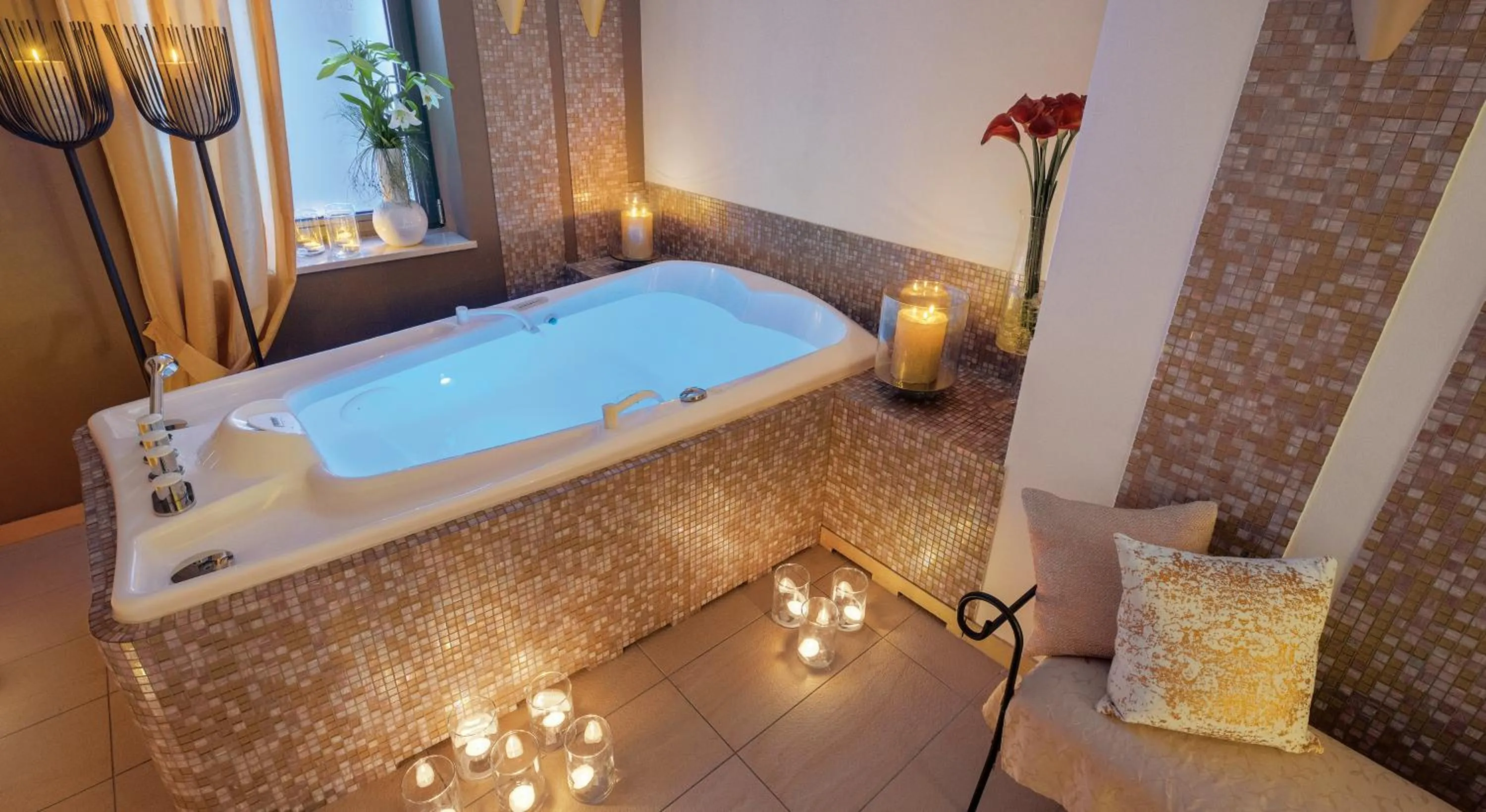 Hot Tub, Bed in Nells Park Hotel