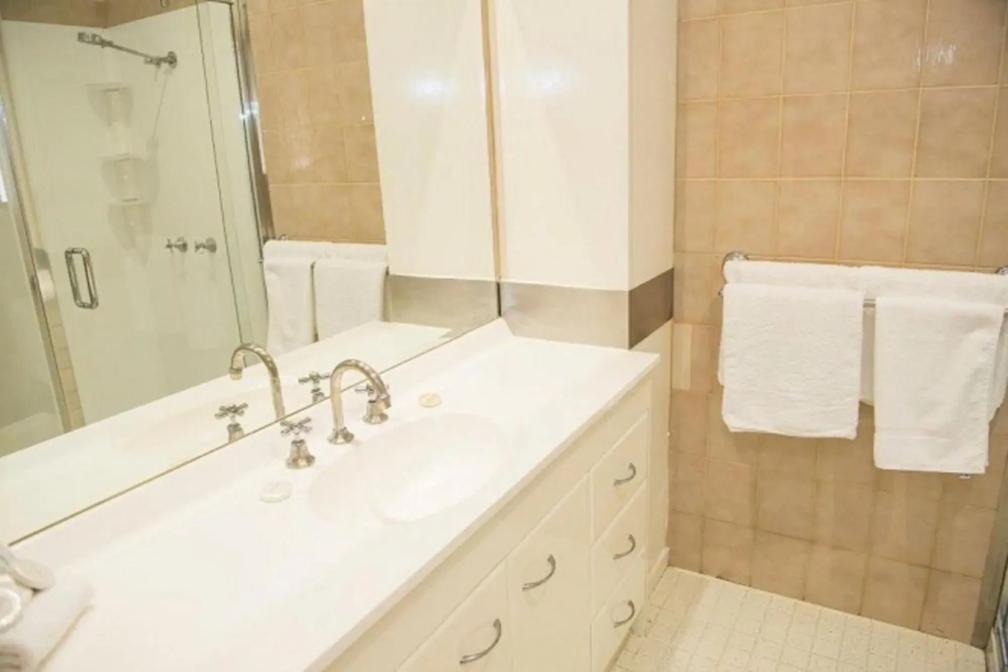 Standard Triple Room - single occupancy in Garden City Motor Inn Standard Triple Room - single occupancy in Garden City Motor Inn