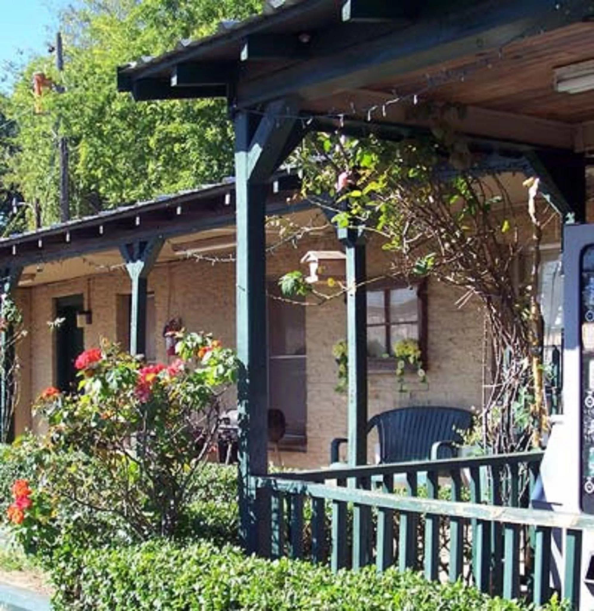 Facade/entrance in Canton Motel