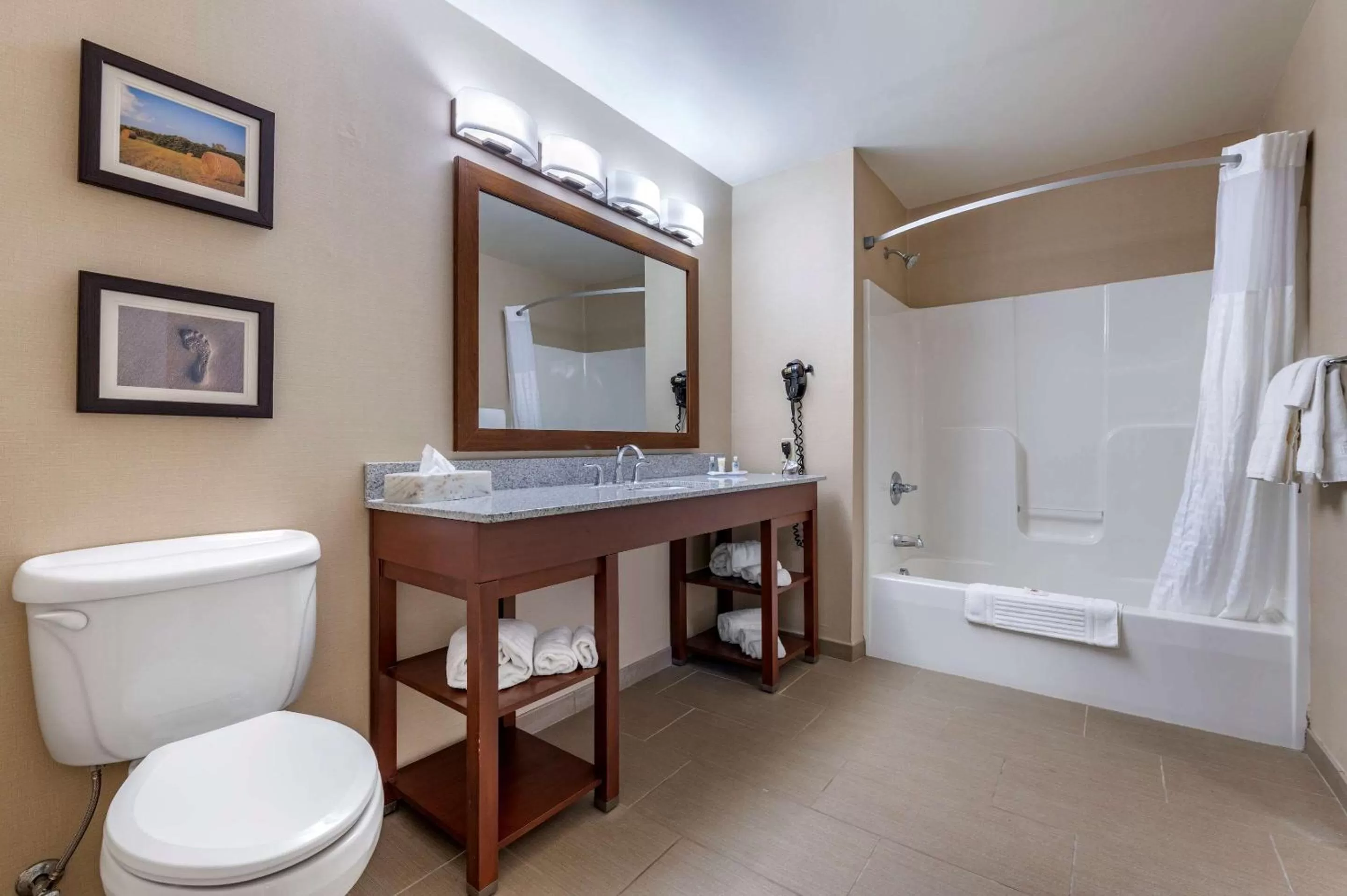 Photo of the whole room in Comfort Inn & Suites Northern Kentucky