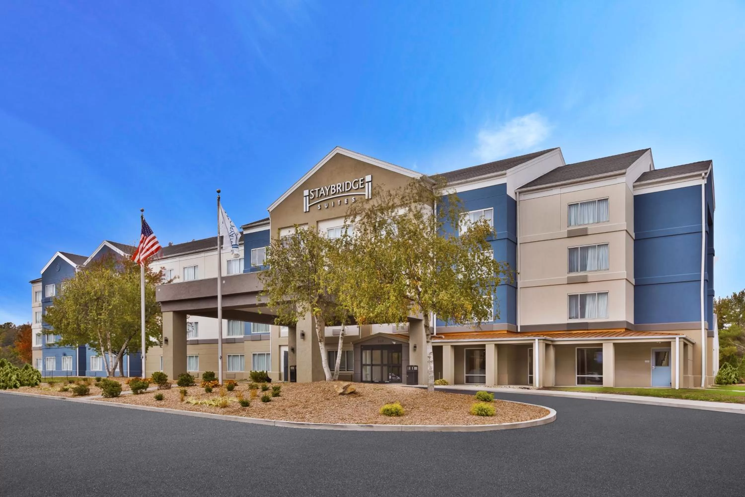 Property building in Staybridge Suites Pittsburgh Airport by IHG
