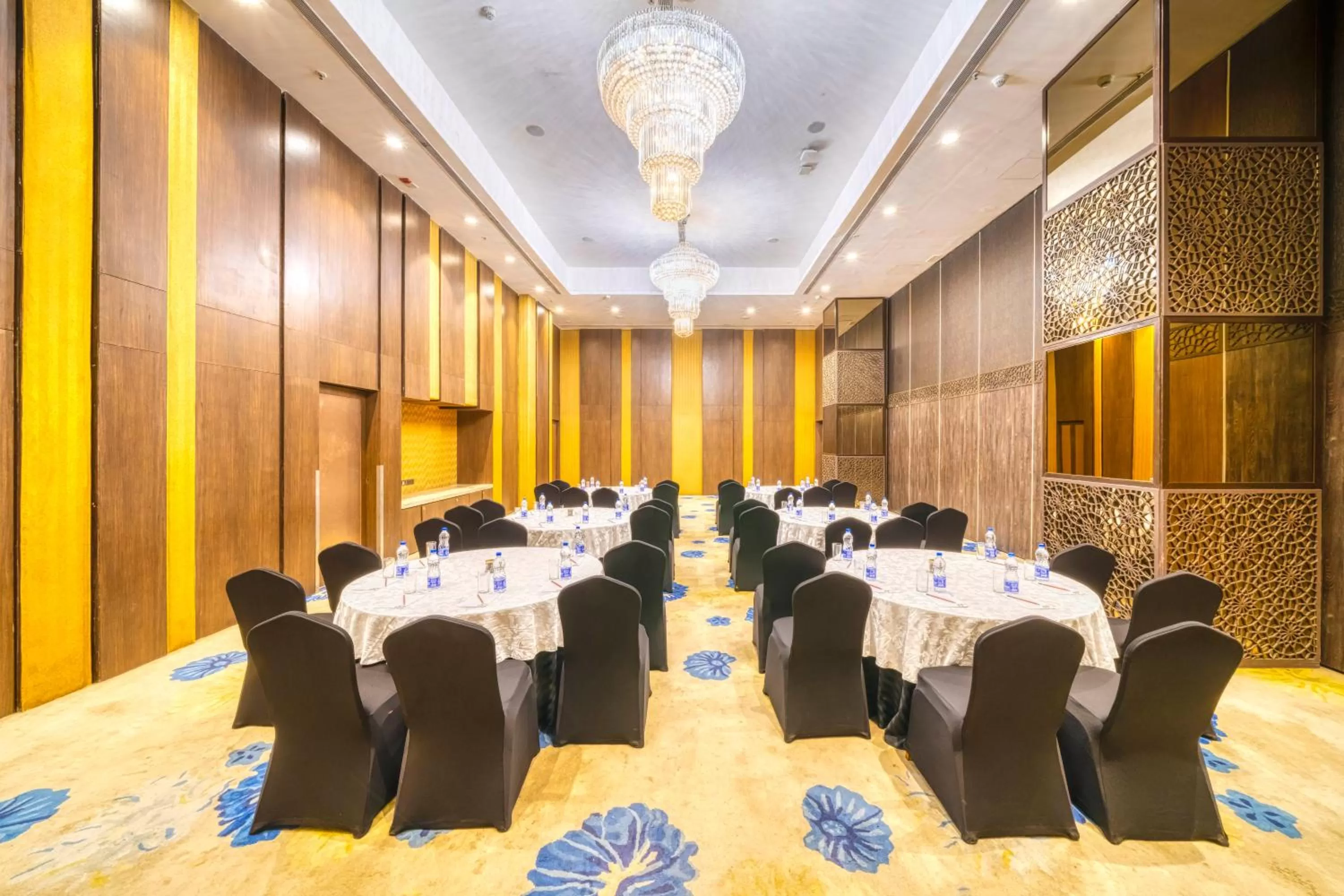 Business facilities in Holiday Inn Kolkata Airport by IHG