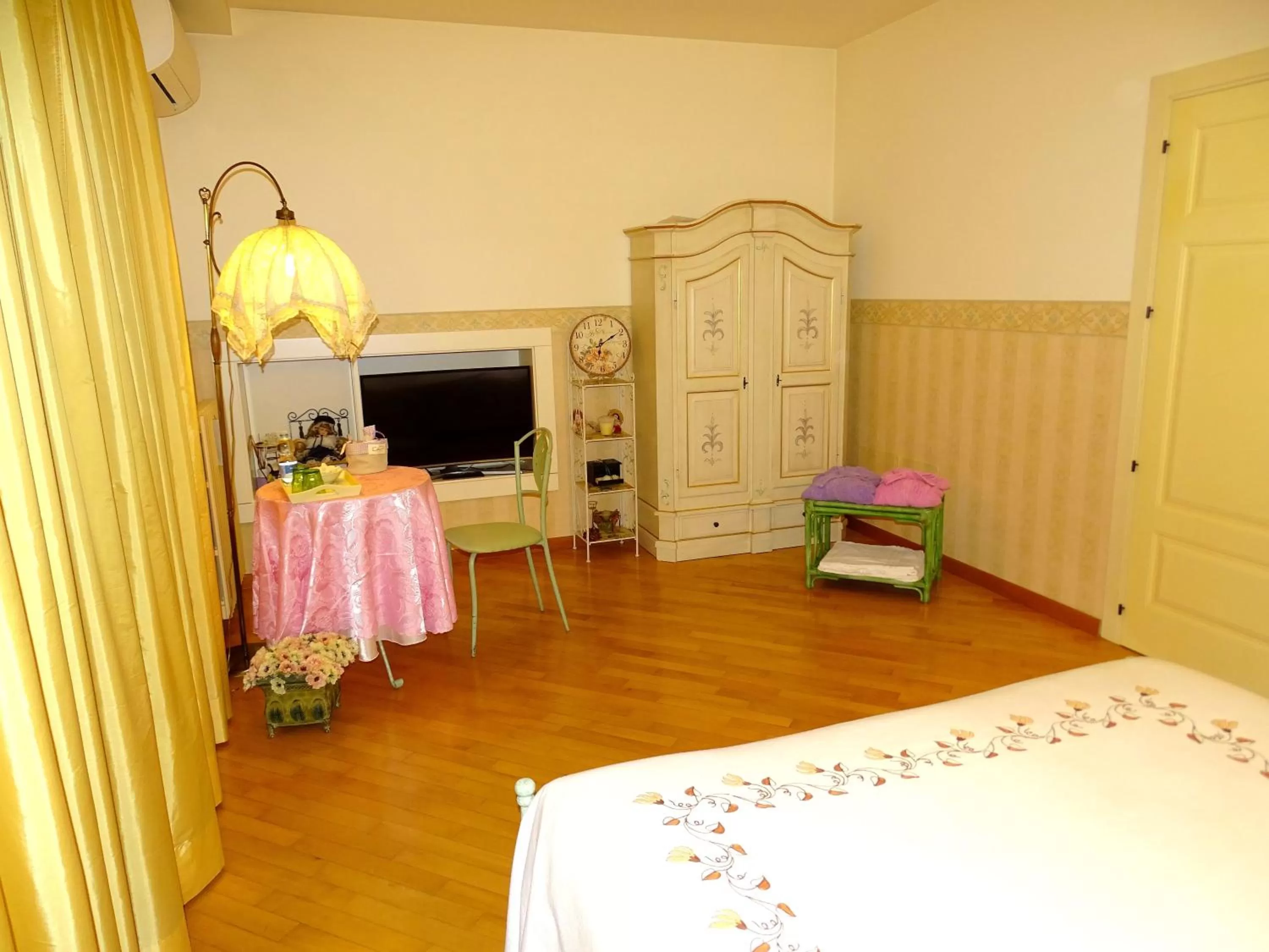 Bed in Villa Gioia Rooms