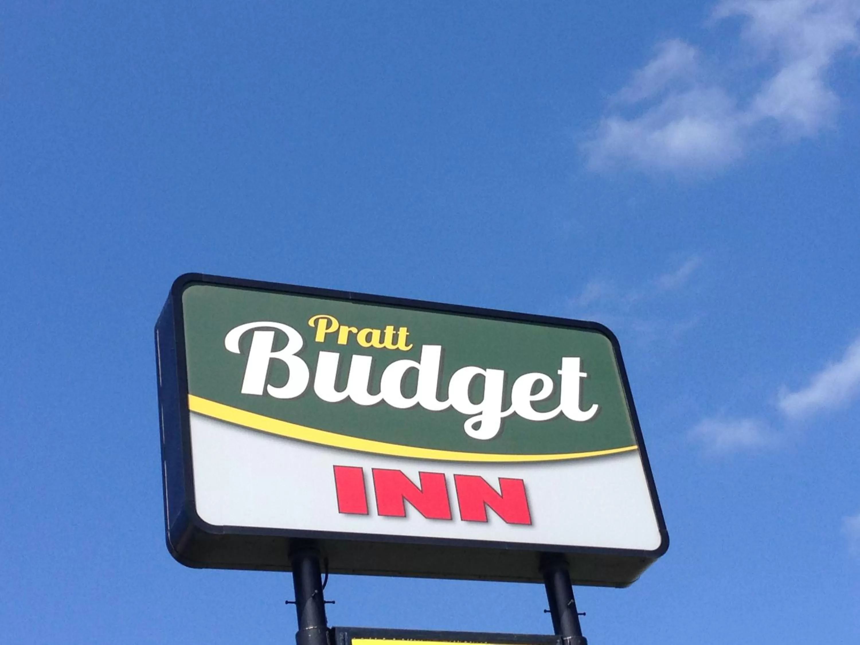 Property building in Pratt Budget Inn