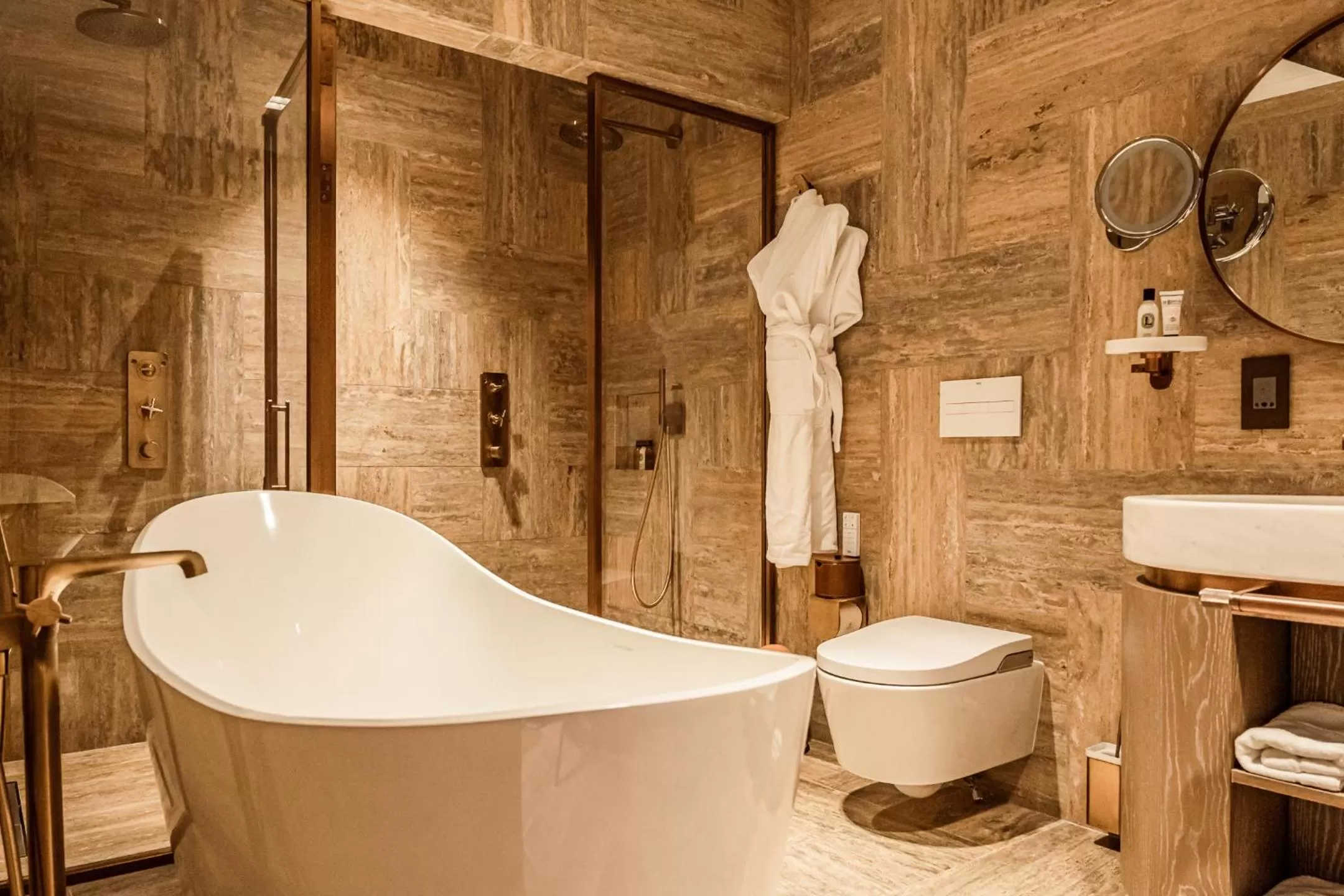 Shower in Iniala Harbour House