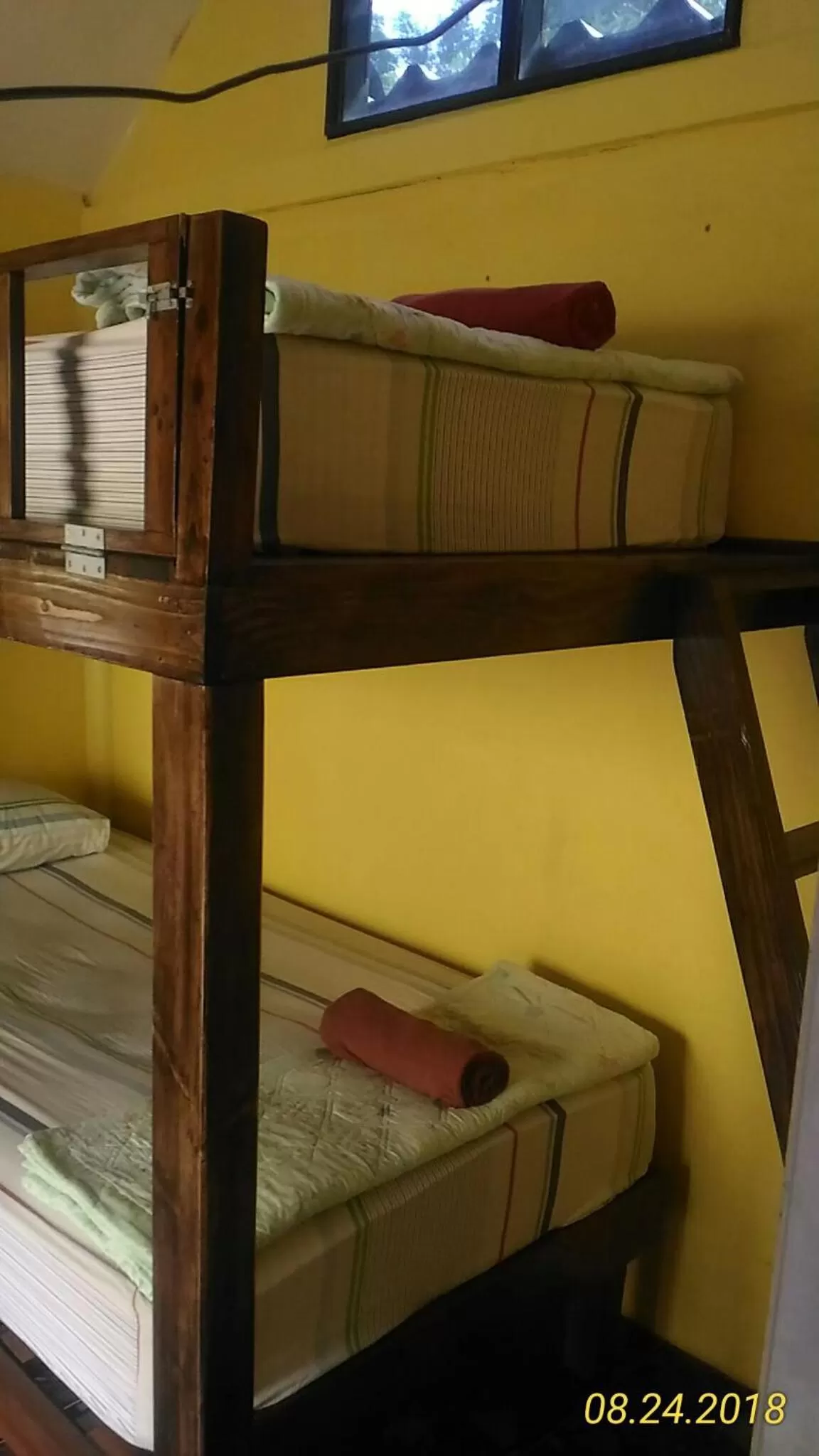 bunk bed, Bed in Island Lodge