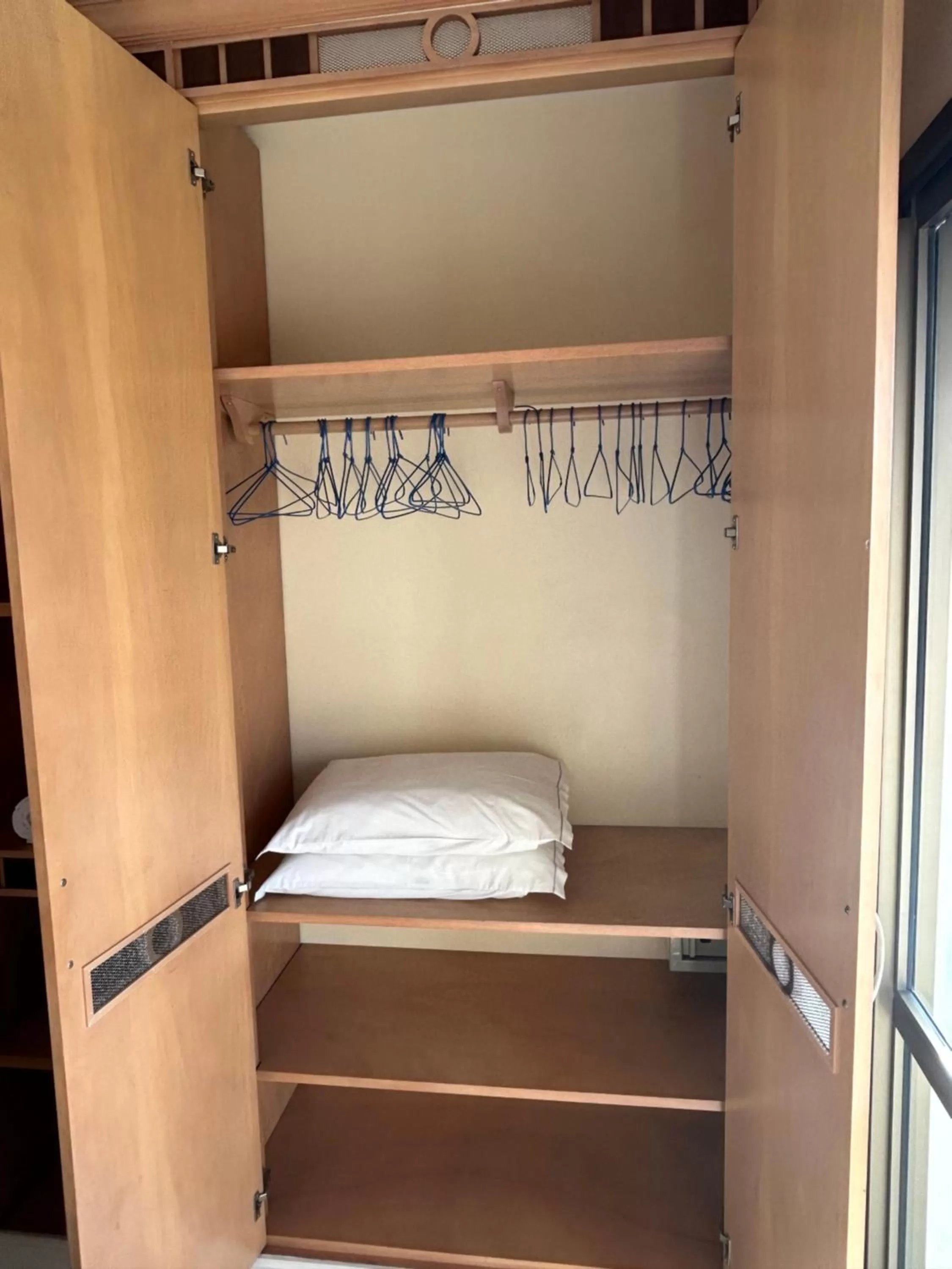 Bedroom, Bunk Bed in Golfinhos Apart Hotel