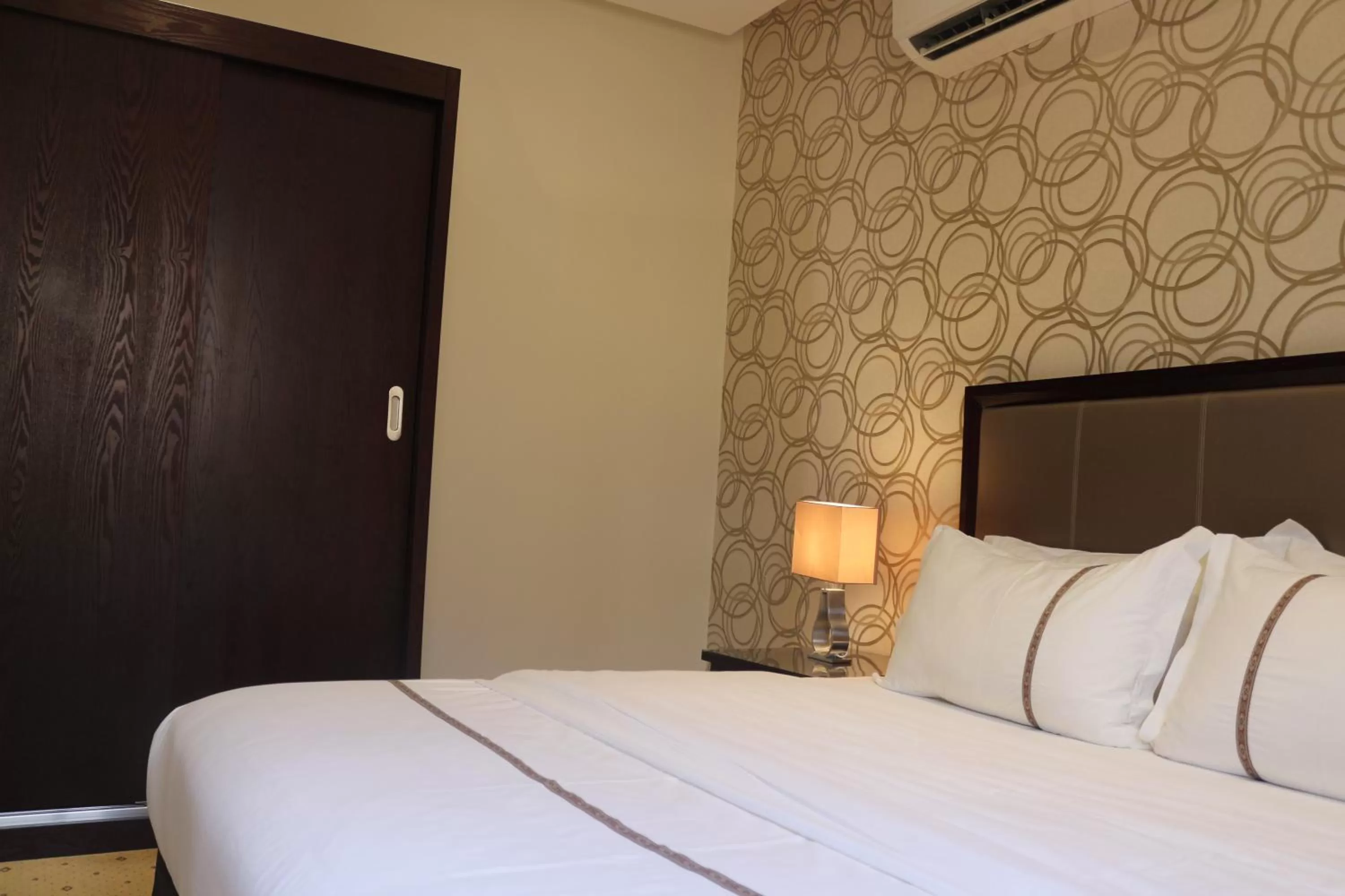 Bed in Nooryana Suites and Apartments