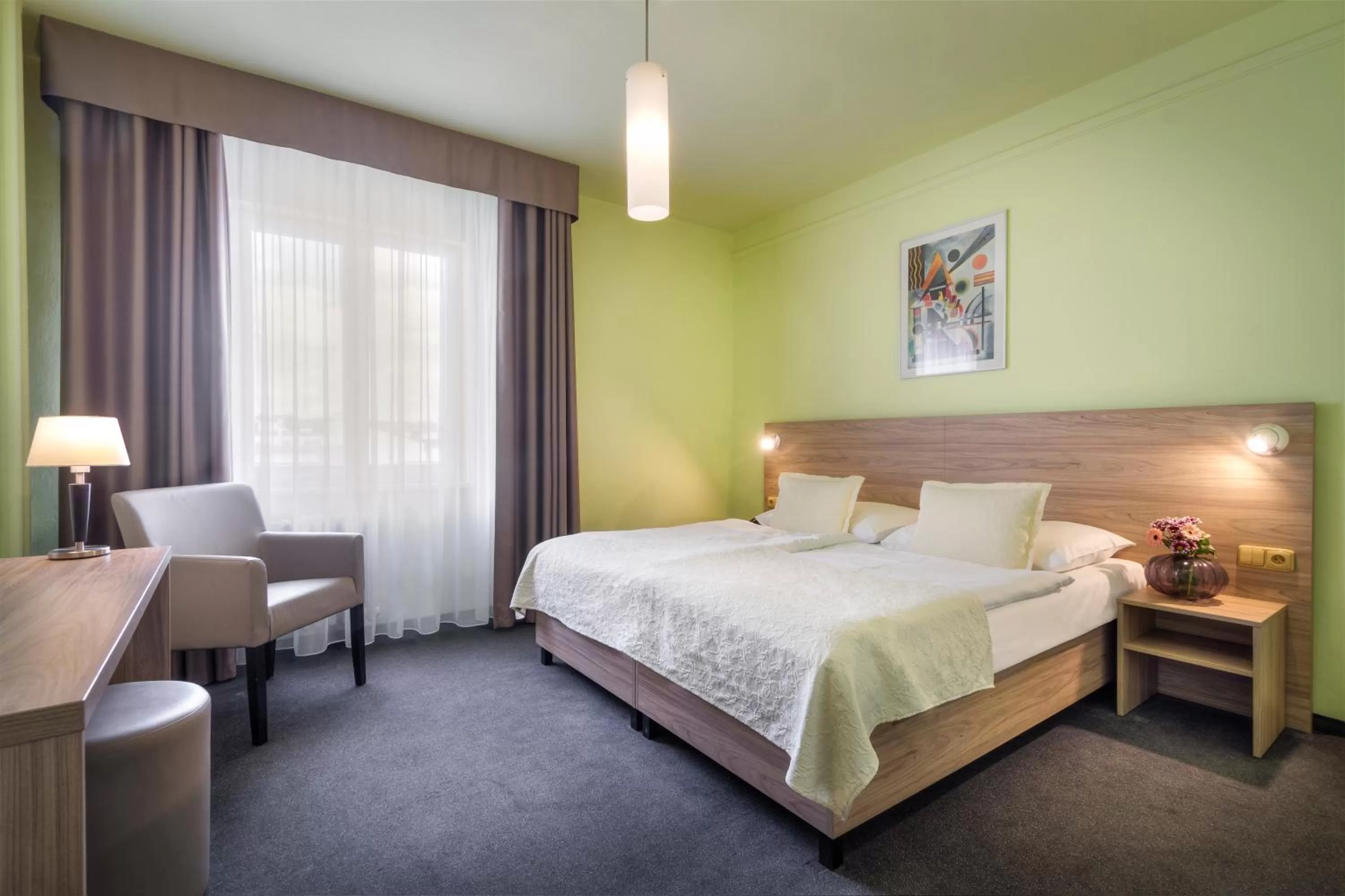 Photo of the whole room, Bed in Atlantic Hotel