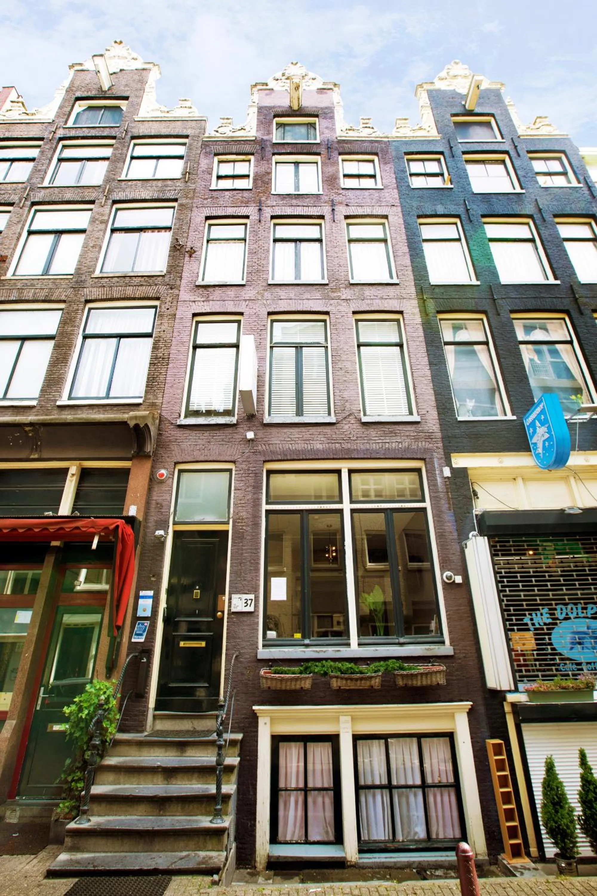 Property building in Quentin Golden Bear Hotel