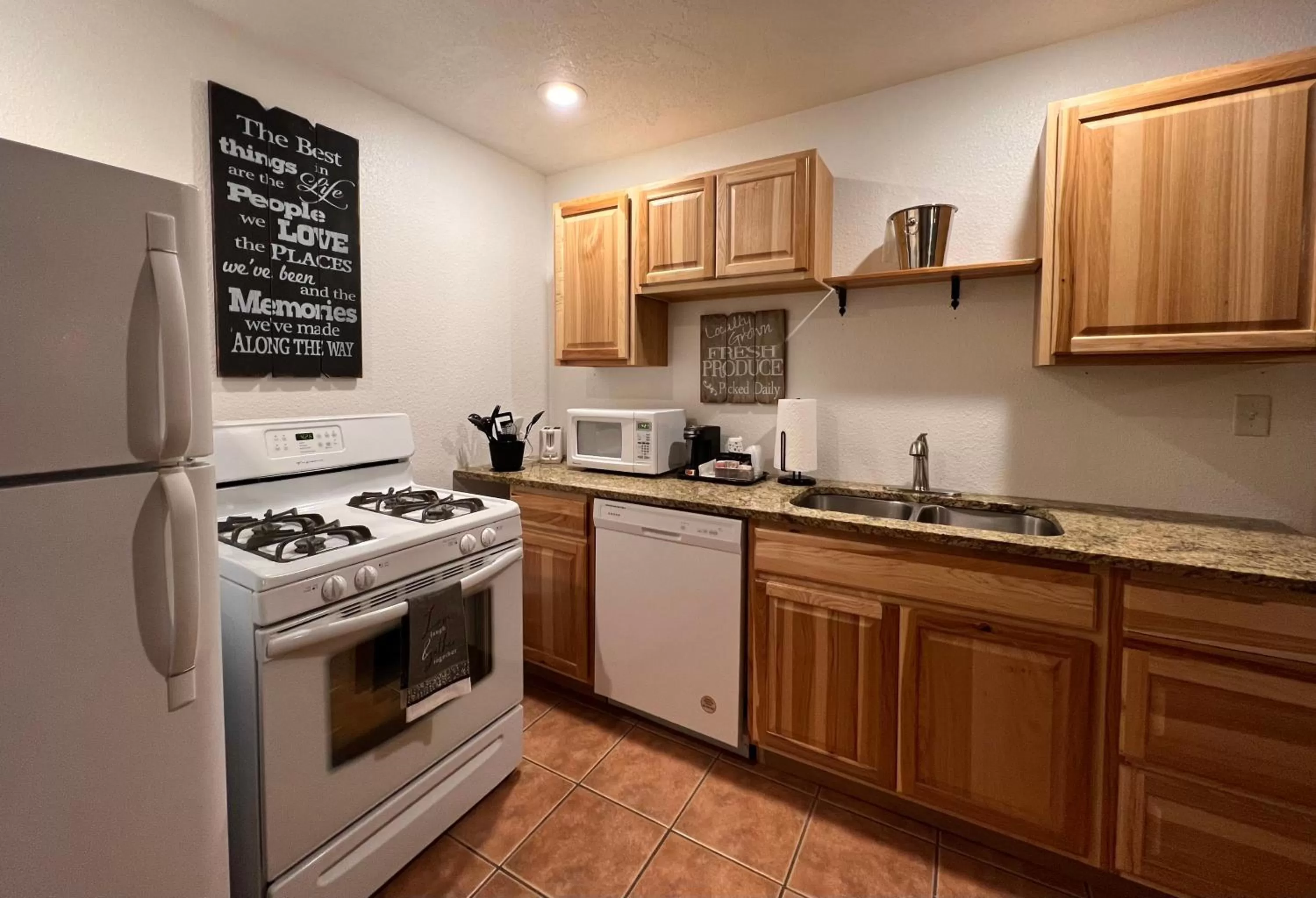 Kitchen or kitchenette in THE SNUGGLE INN