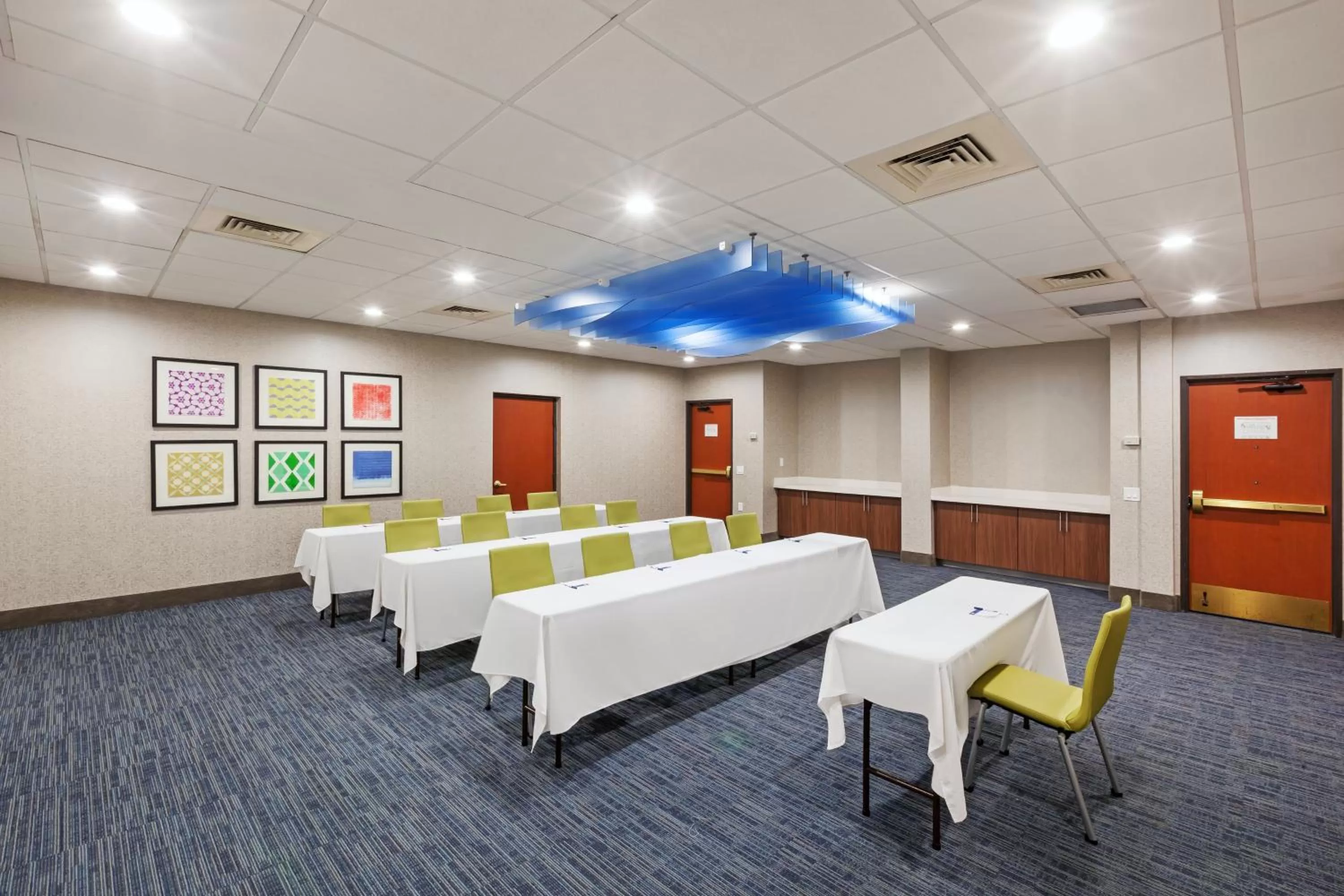 Meeting/conference room in Holiday Inn Express & Suites Houston - Memorial Park Area by IHG