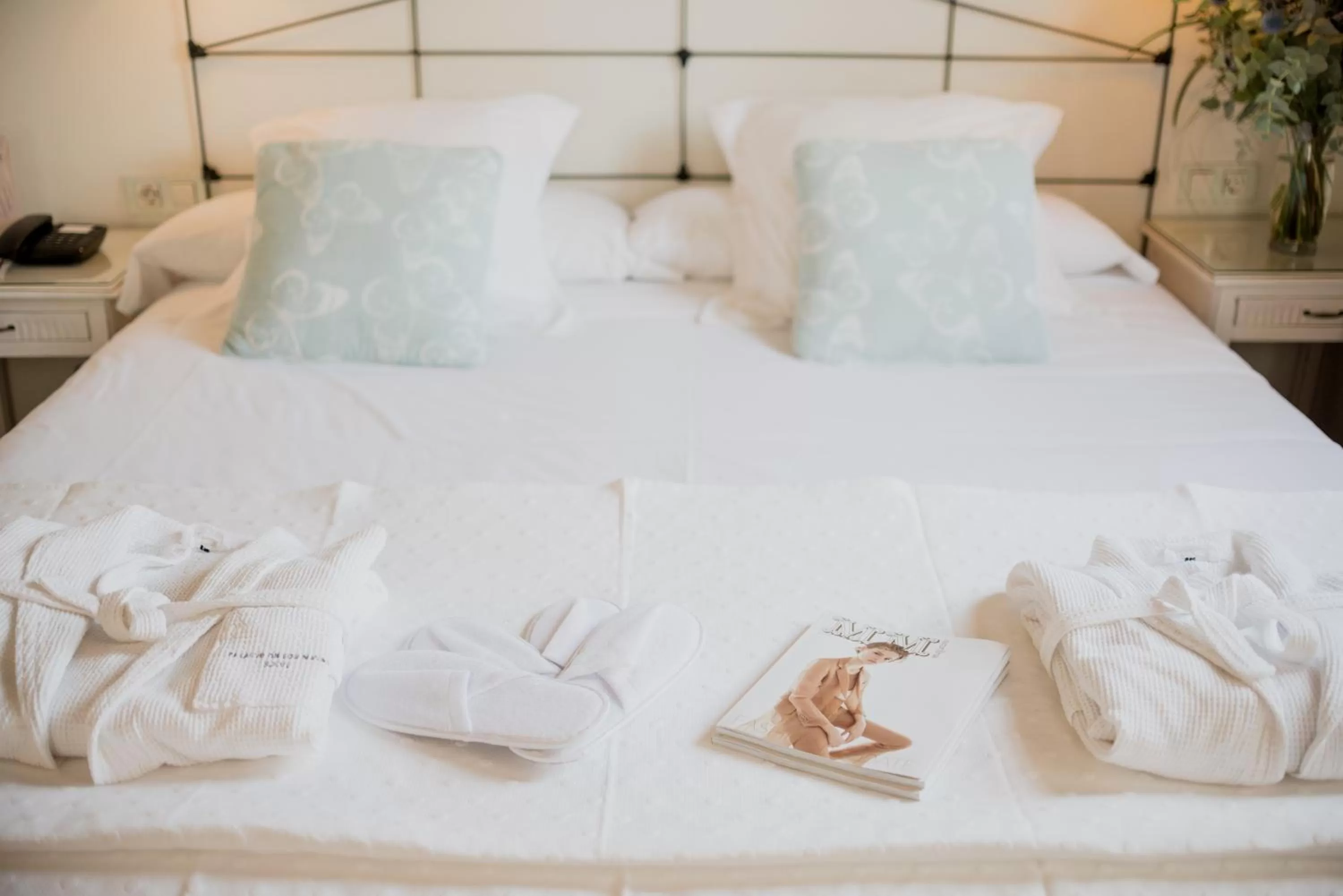 Photo of the whole room, Bed in Palacio De Los Navas